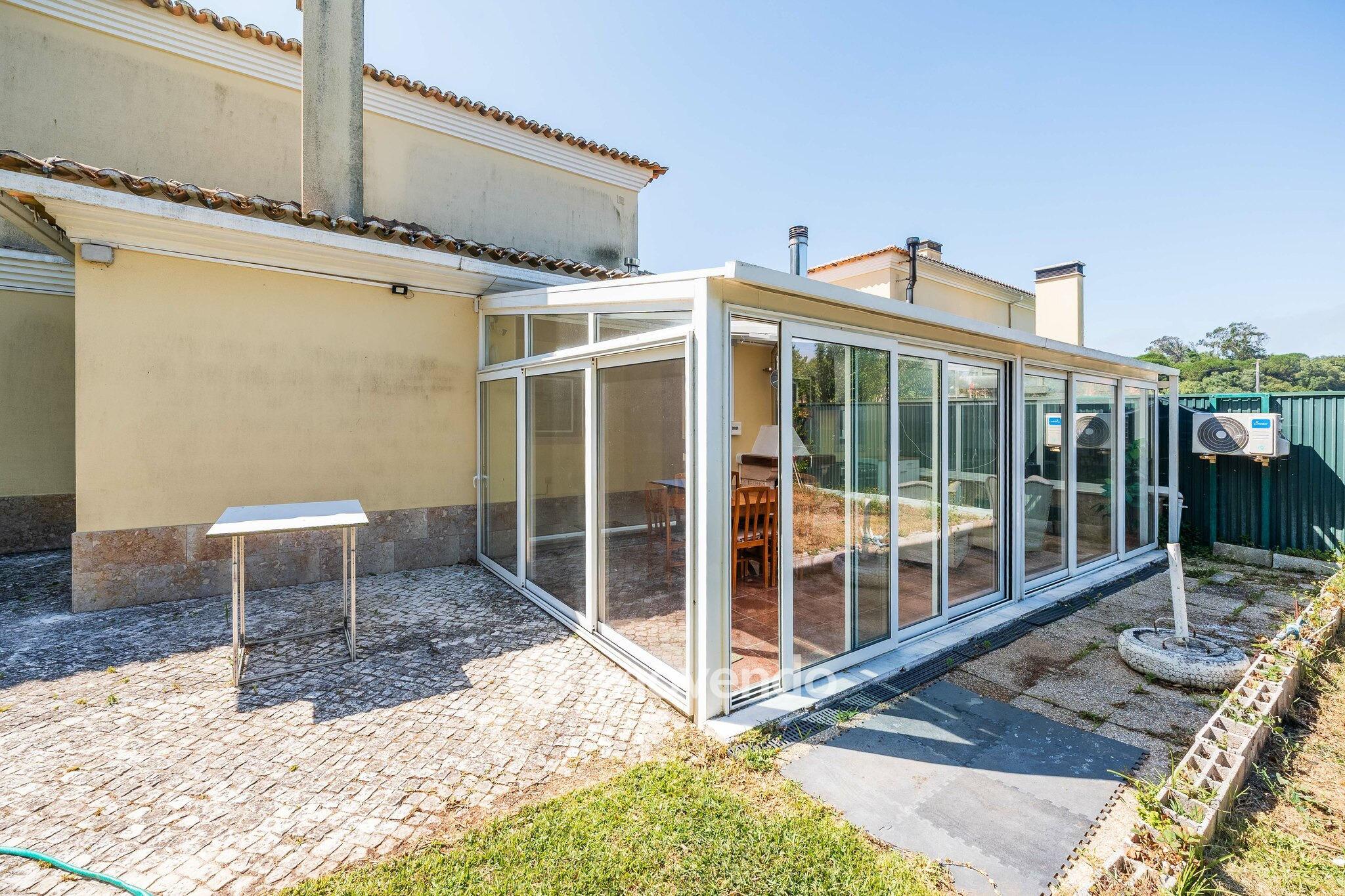 Moradia T4, com condomínio com piscina, em Almargem do Bispo