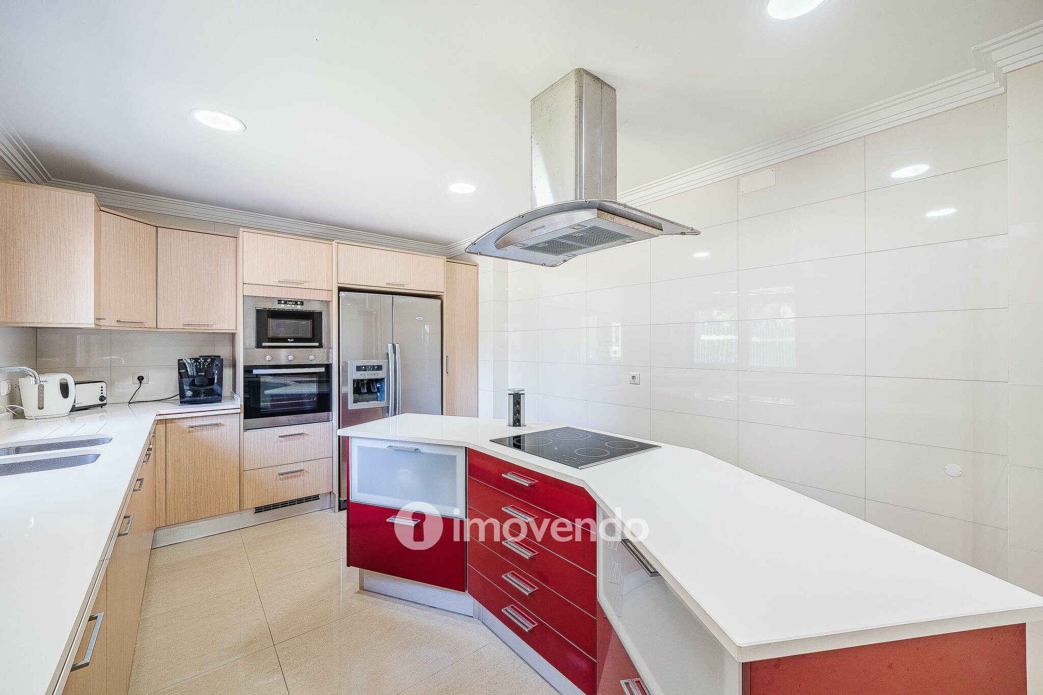 Moradia T4, com condomínio com piscina, em Almargem do Bispo