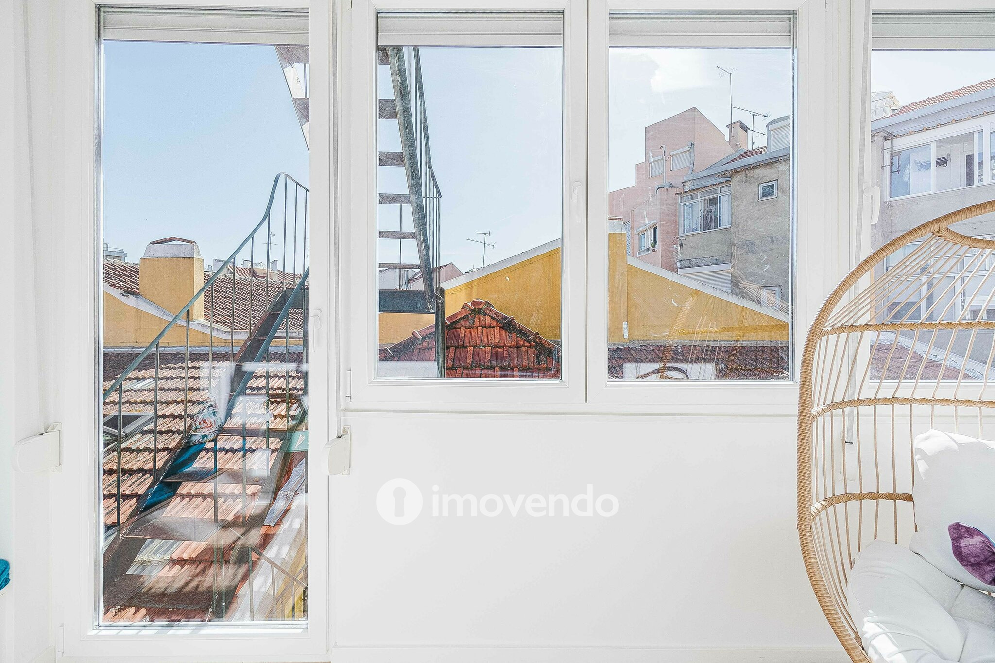 Apartamento T3+1 remodelado, com cozinha equipada, em Arroios