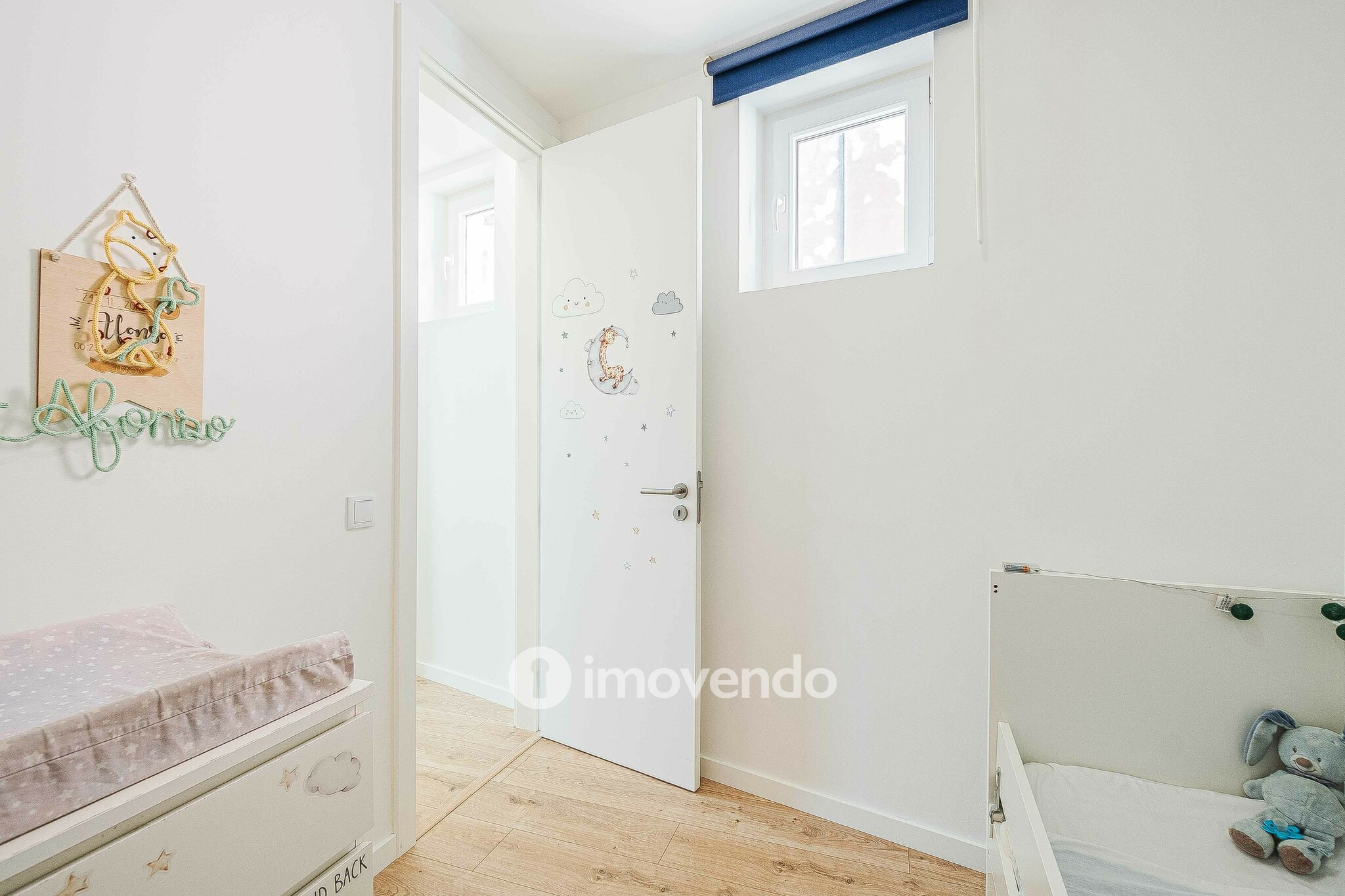 Apartamento T3+1 remodelado, com cozinha equipada, em Arroios