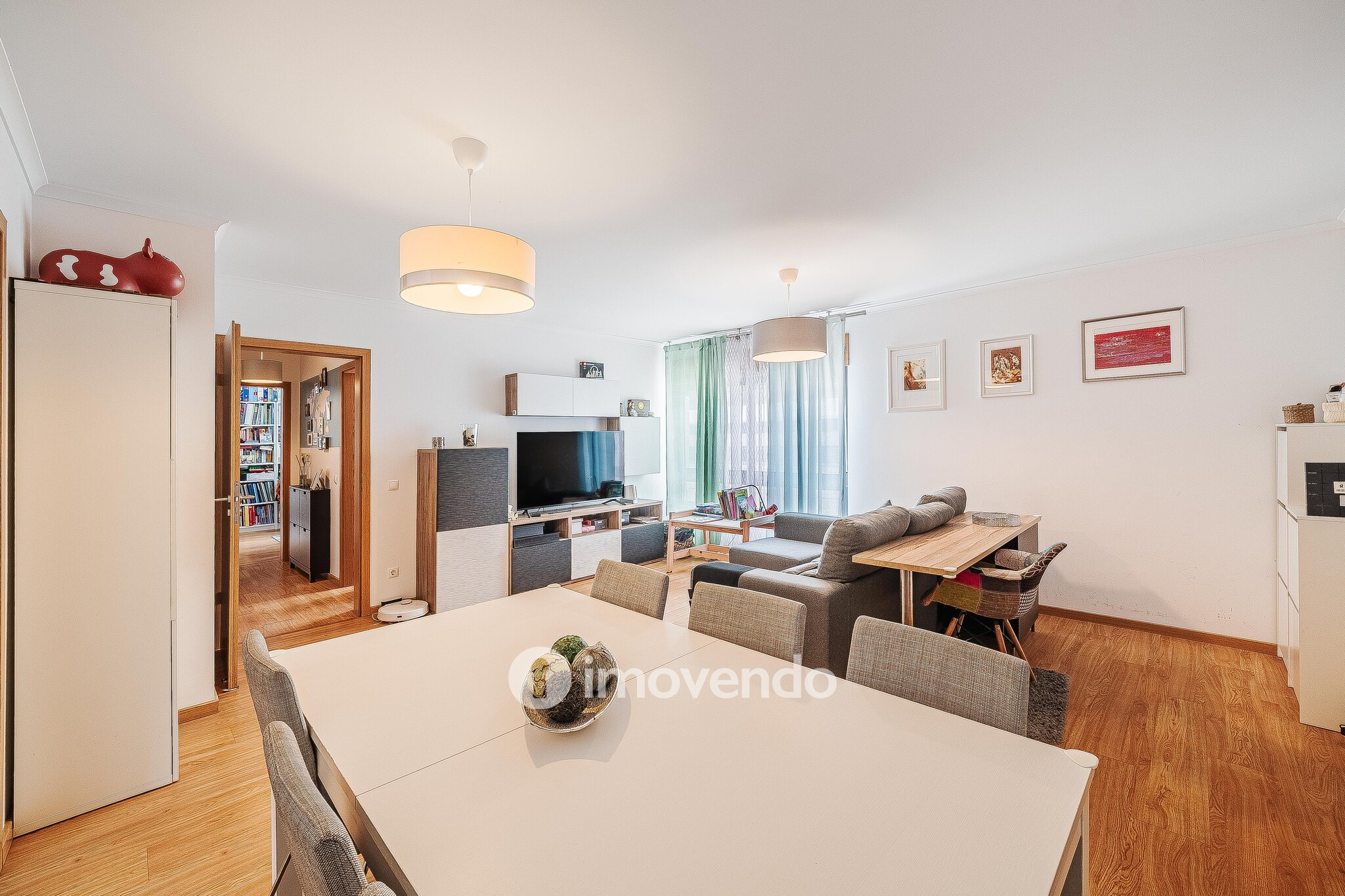 Apartamento T3, com estacionamento e terraço, em Loures