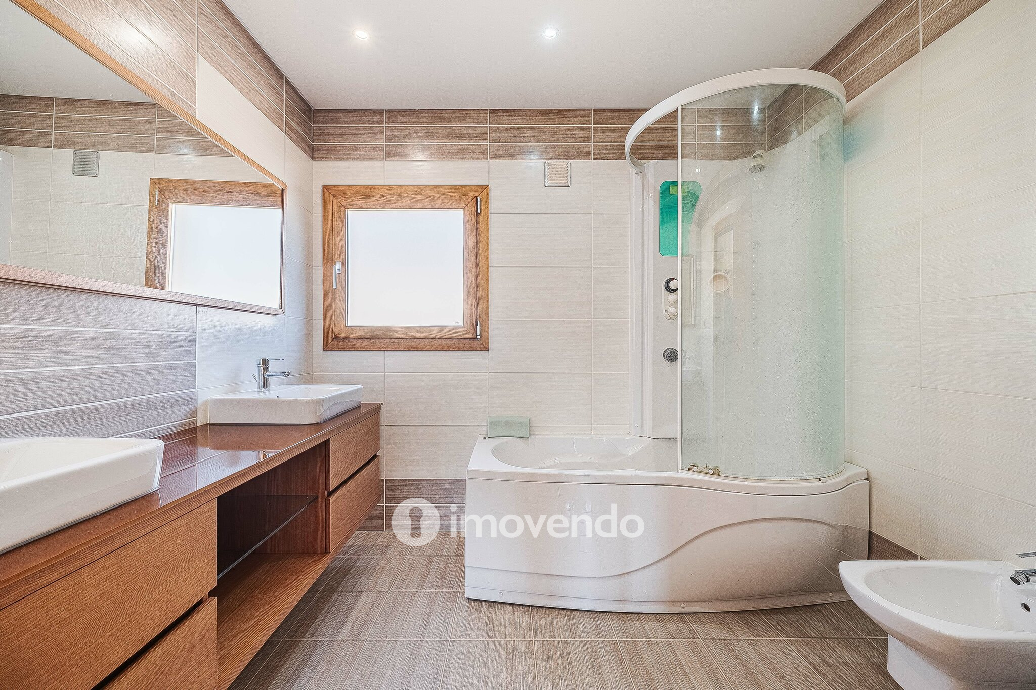 Moradia T4, com condomínio com piscina, em Almargem do Bispo
