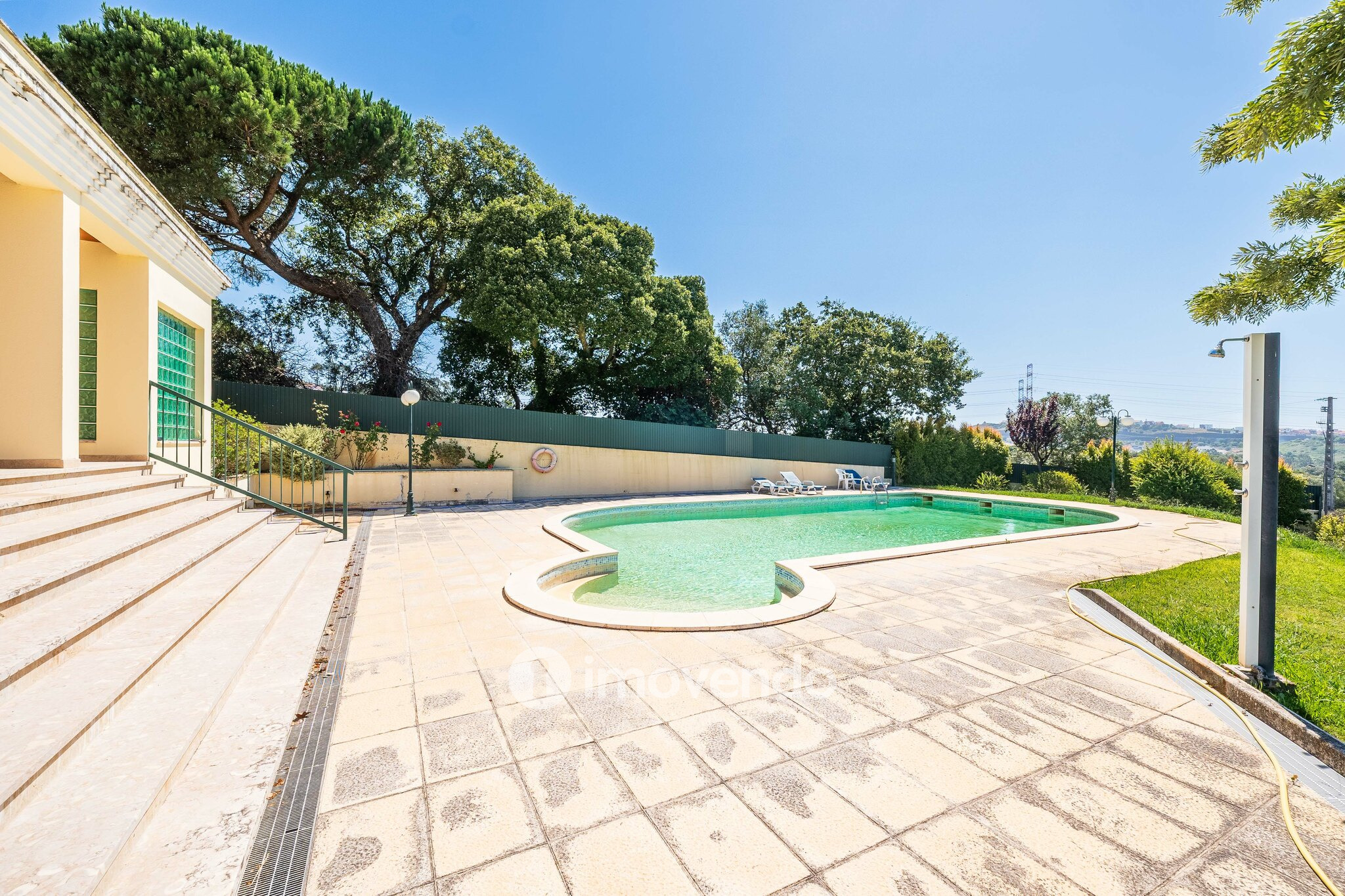 Moradia T4, com condomínio com piscina, em Almargem do Bispo
