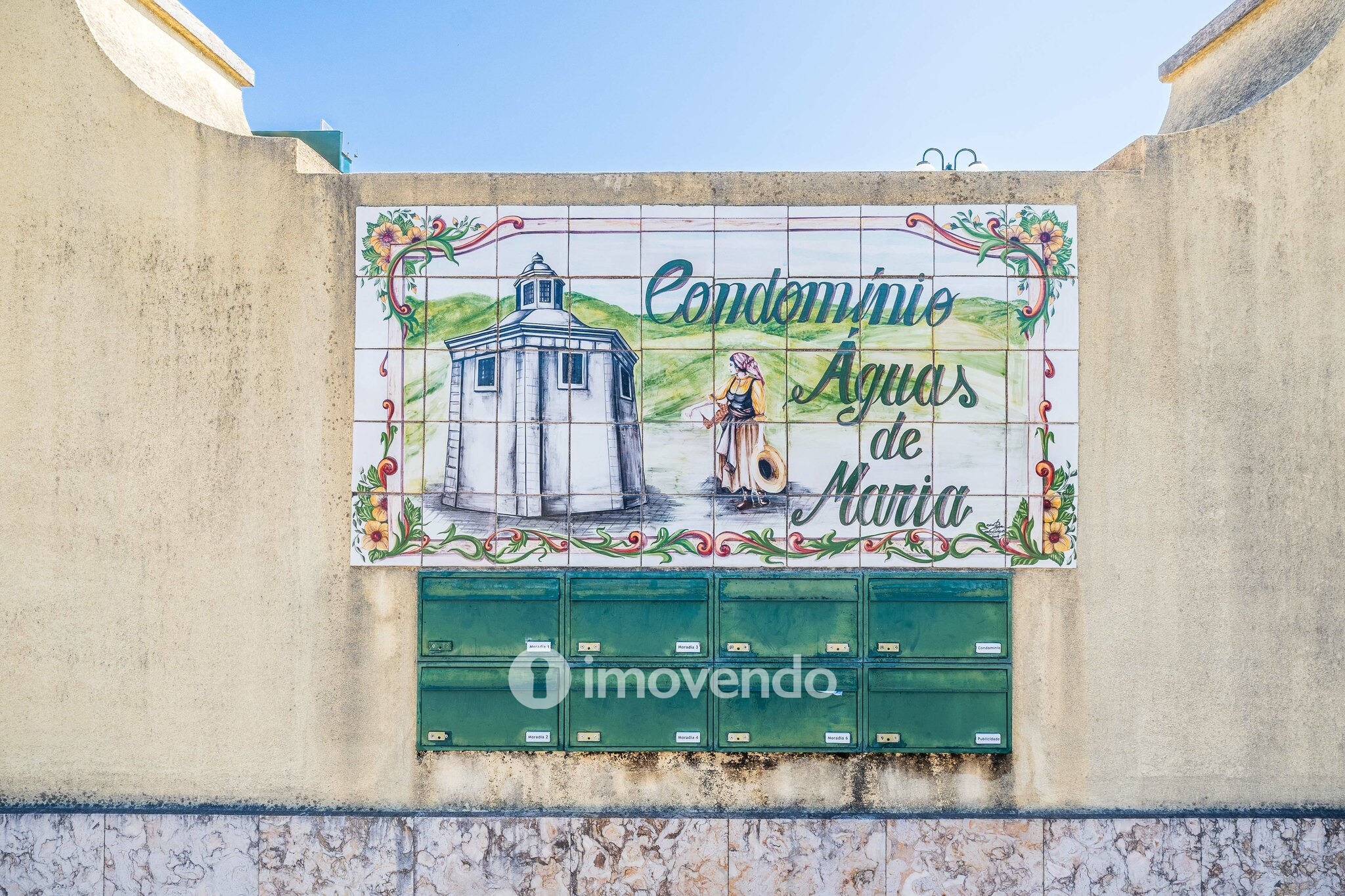 Moradia T4, com condomínio com piscina, em Almargem do Bispo
