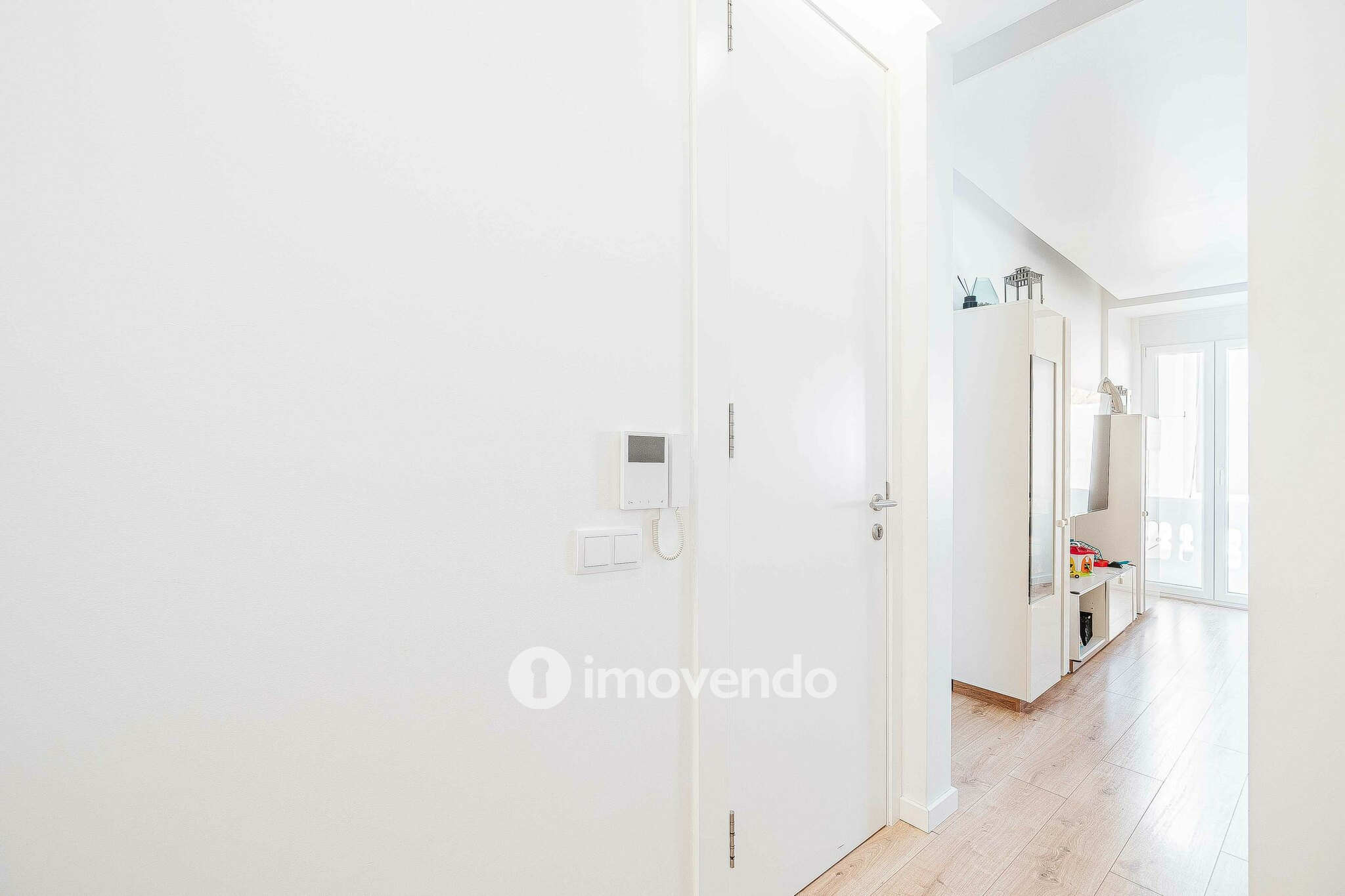 Apartamento T3+1 remodelado, com cozinha equipada, em Arroios