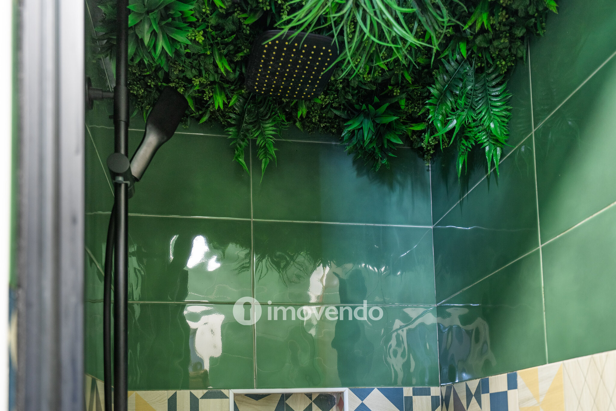 Apartamento T3+1 com áreas amplas e cozinha equipada, no Lumiar
