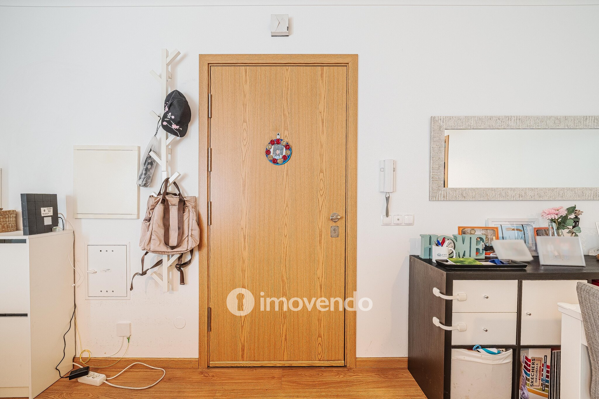 Apartamento T3, com estacionamento e terraço, em Loures