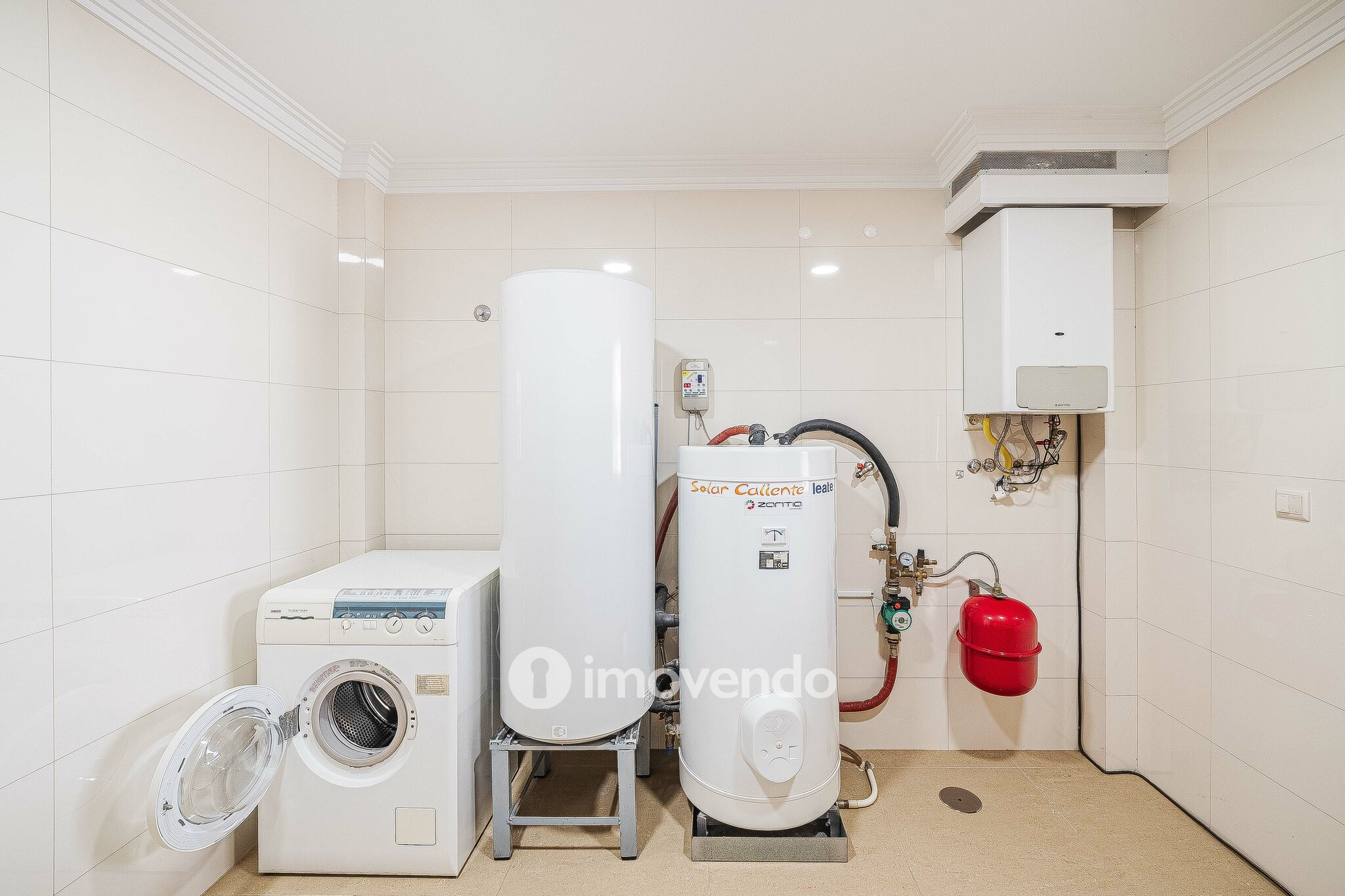 Moradia T4, com condomínio com piscina, em Almargem do Bispo