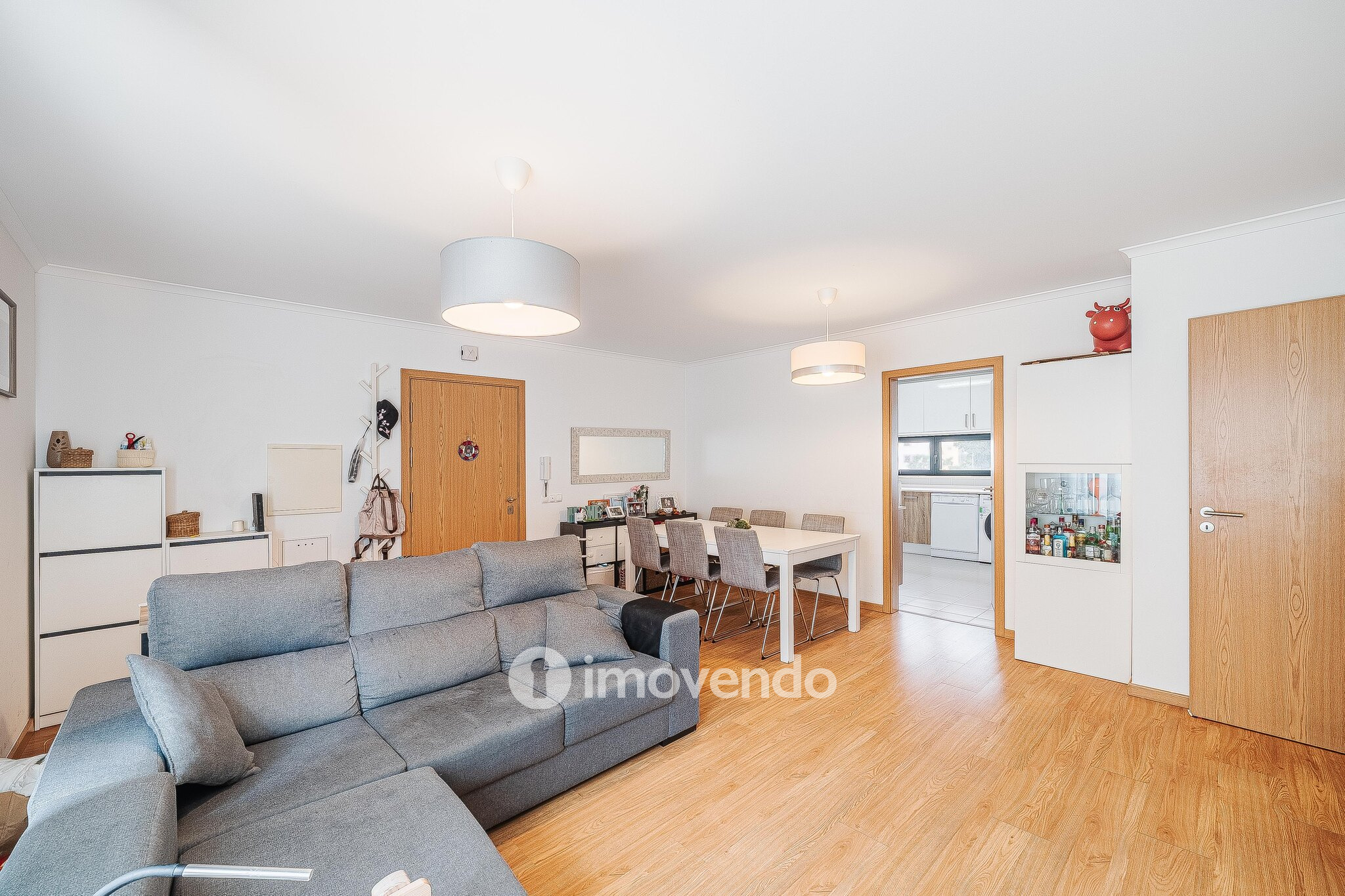 Apartamento T3, com estacionamento e terraço, em Loures