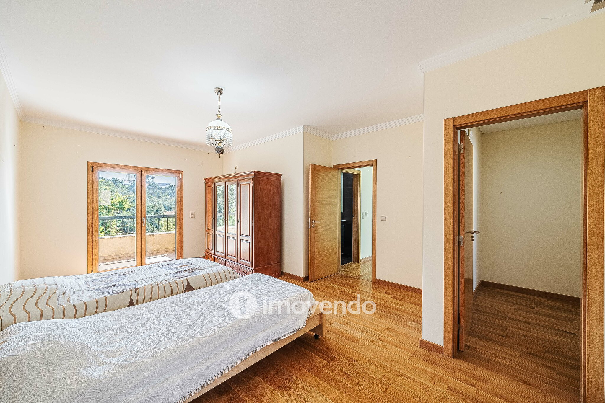 Moradia T4, com condomínio com piscina, em Almargem do Bispo