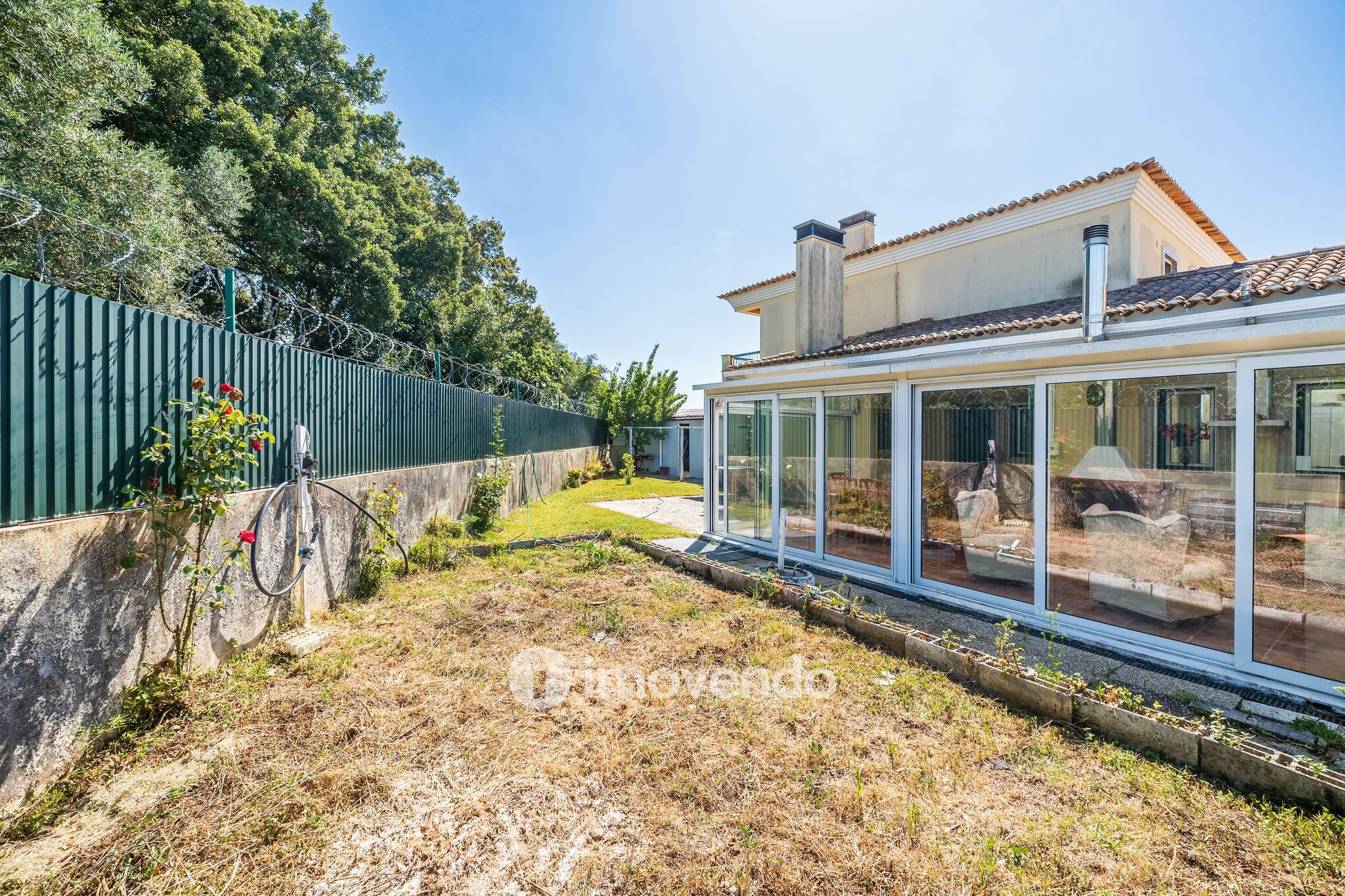 Moradia T4, com condomínio com piscina, em Almargem do Bispo