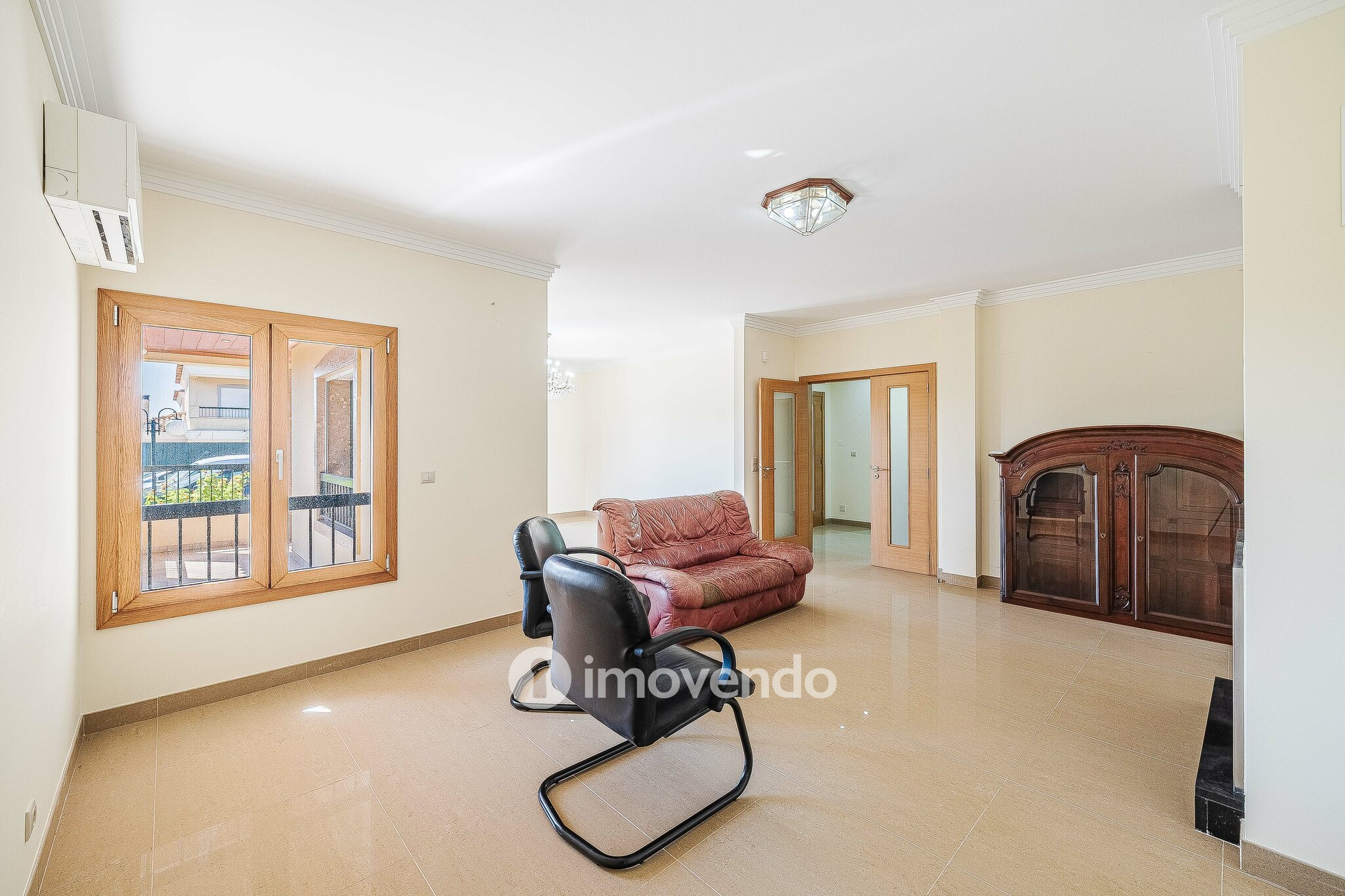 Moradia T4, com condomínio com piscina, em Almargem do Bispo