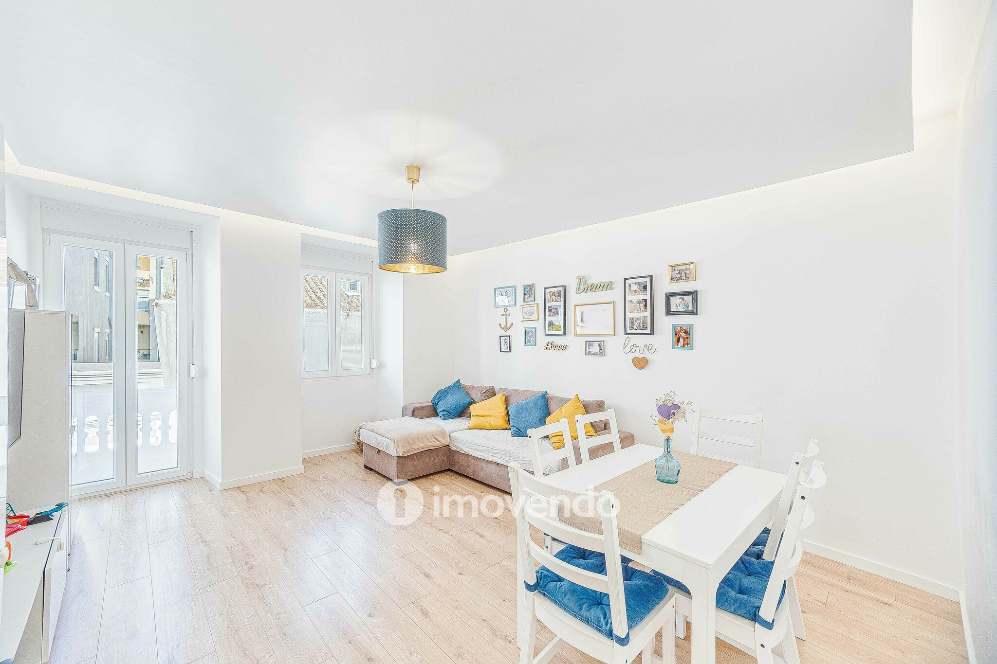 Apartamento T3+1 remodelado, com cozinha equipada, em Arroios