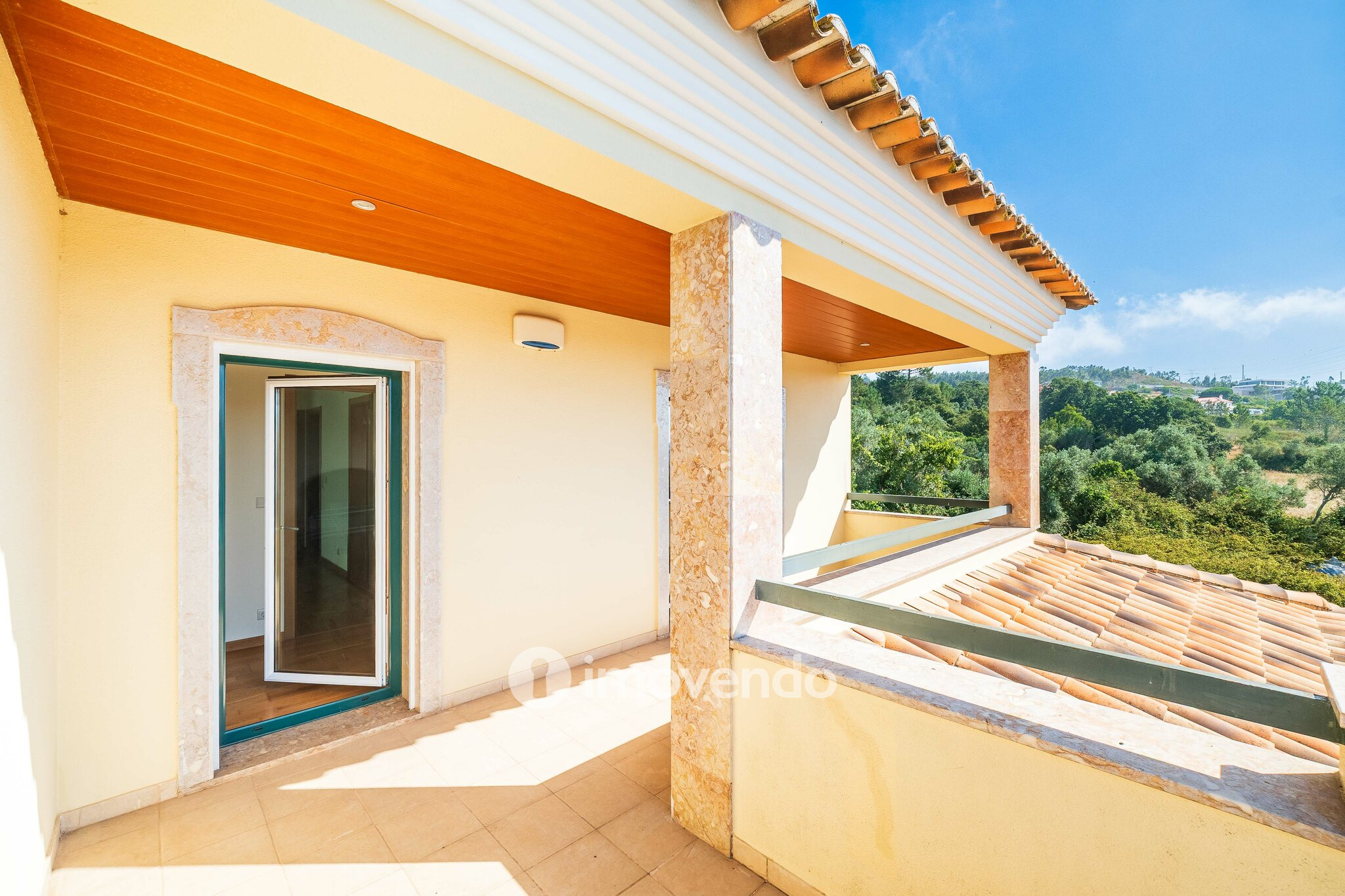 Moradia T4, com condomínio com piscina, em Almargem do Bispo