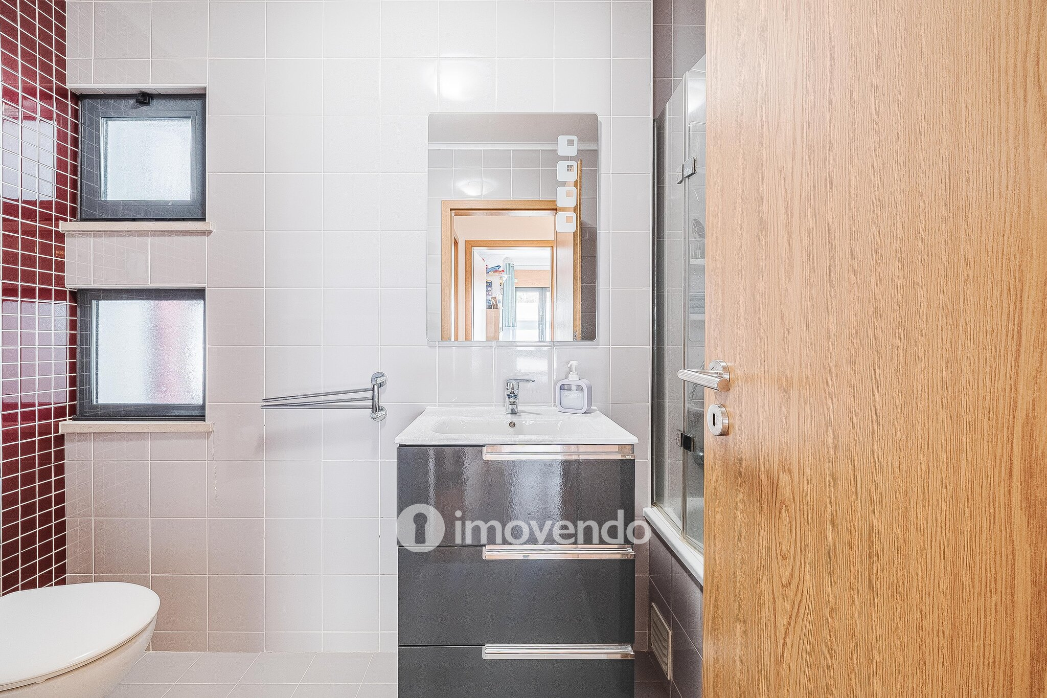 Apartamento T3, com estacionamento e terraço, em Loures