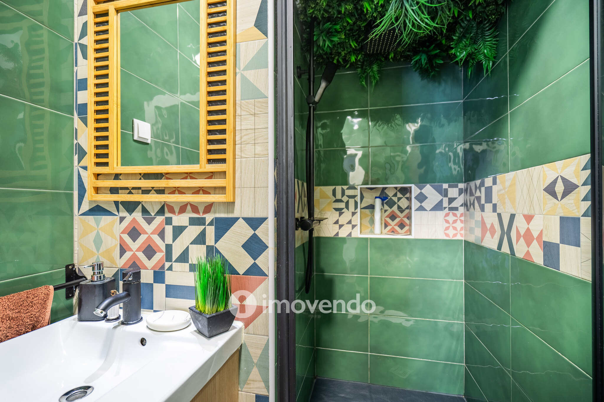 Apartamento T3+1 com áreas amplas e cozinha equipada, no Lumiar