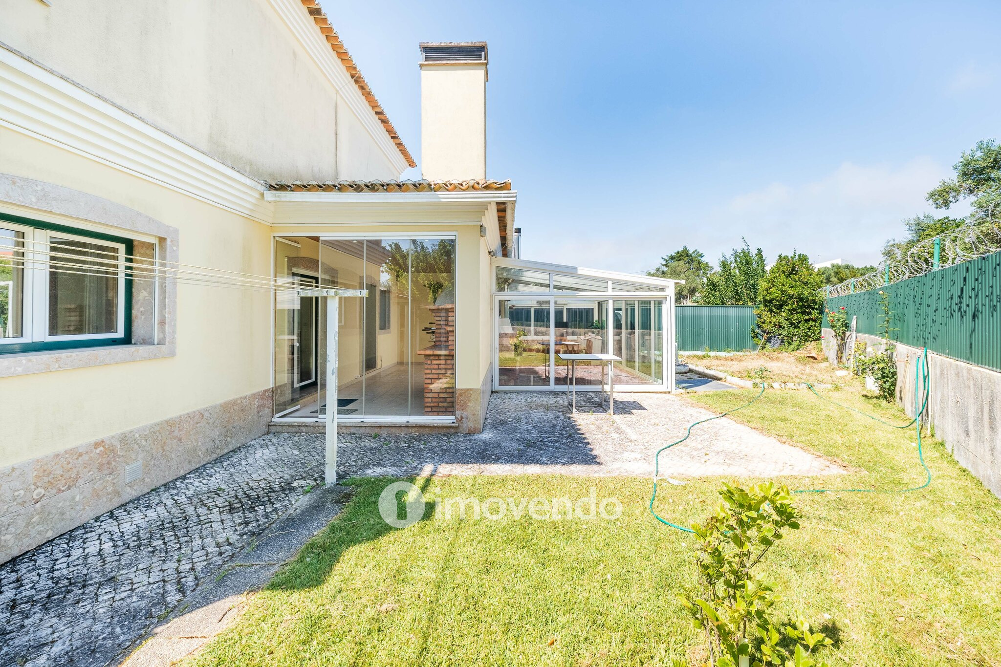 Moradia T4, com condomínio com piscina, em Almargem do Bispo