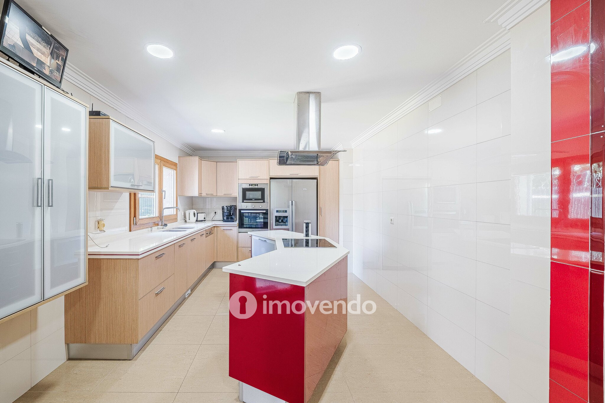 Moradia T4, com condomínio com piscina, em Almargem do Bispo