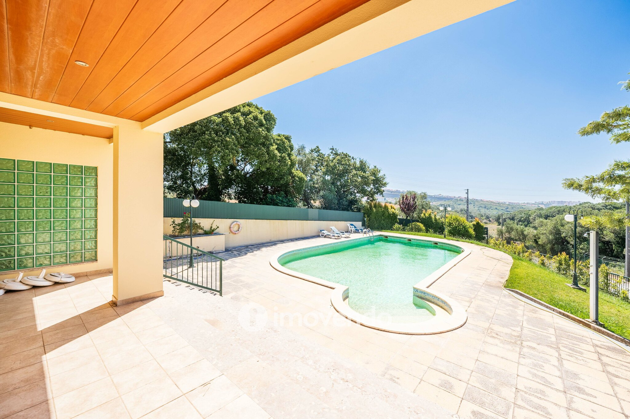 Moradia T4, com condomínio com piscina, em Almargem do Bispo