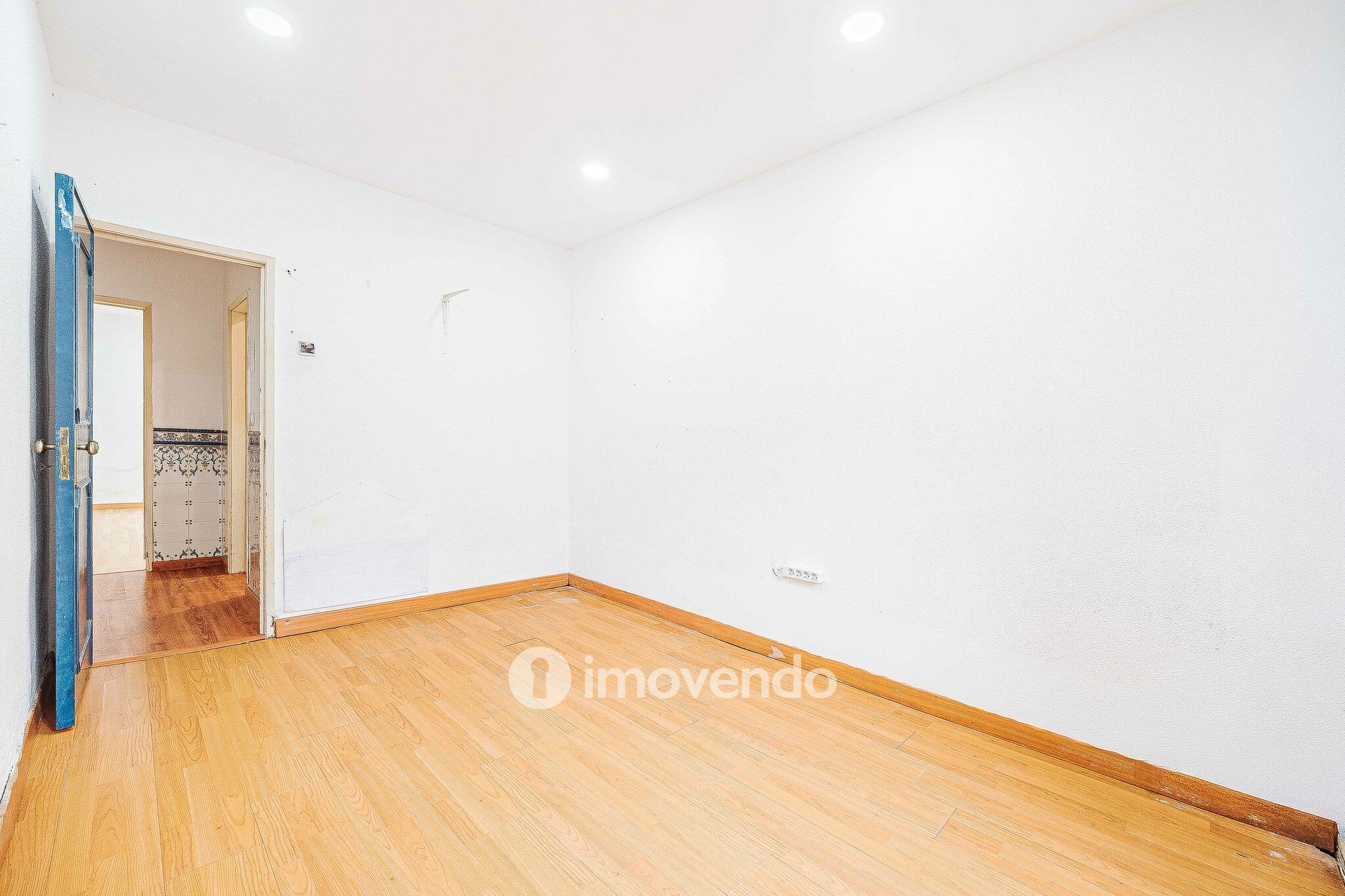 Apartamento T3 vazio, com áreas generosas, no Barreiro