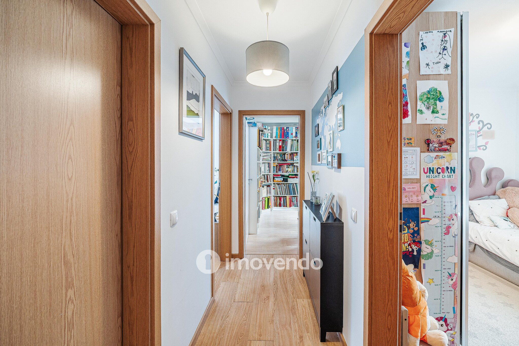 Apartamento T3, com estacionamento e terraço, em Loures