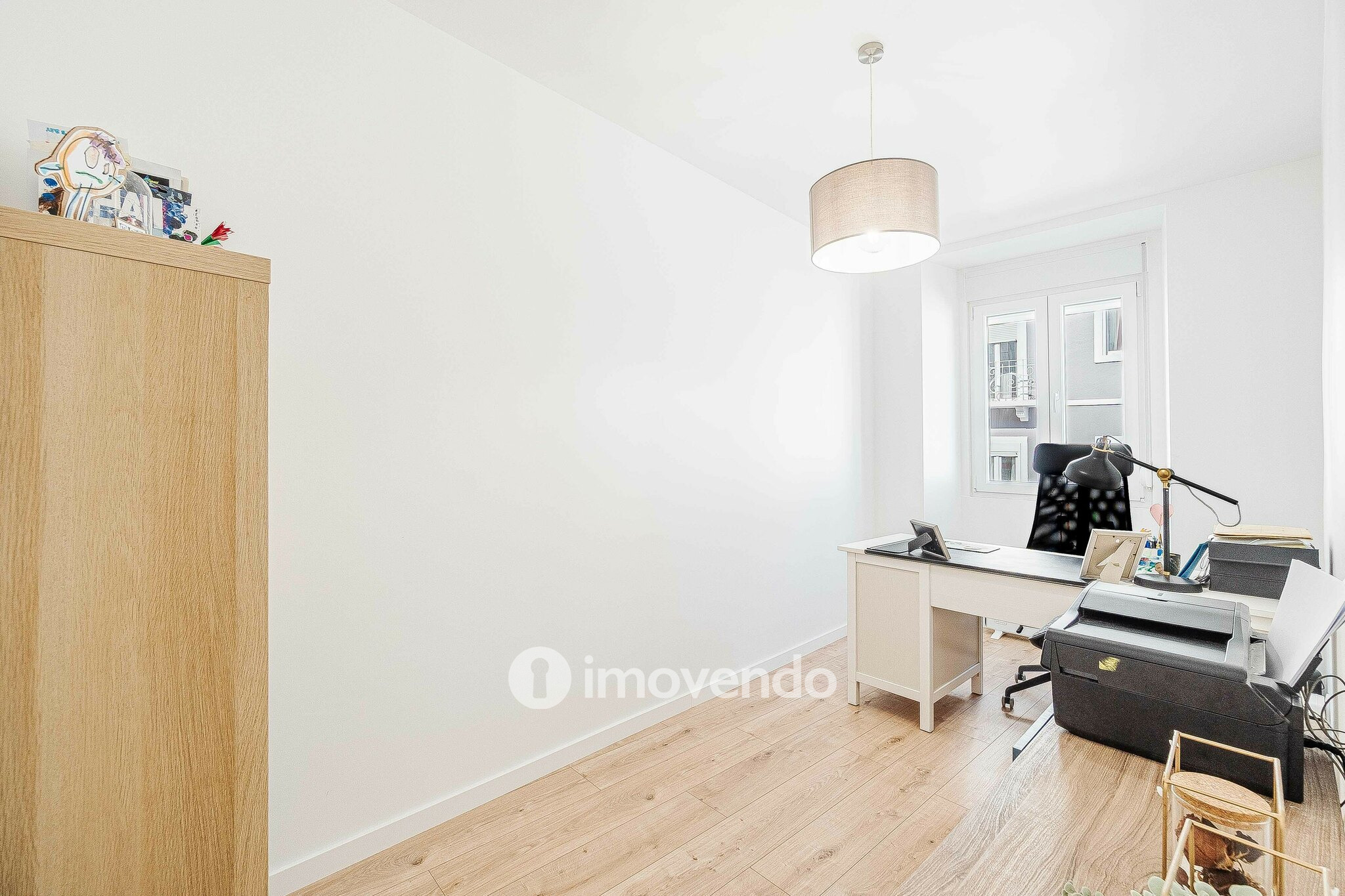 Apartamento T3+1 remodelado, com cozinha equipada, em Arroios