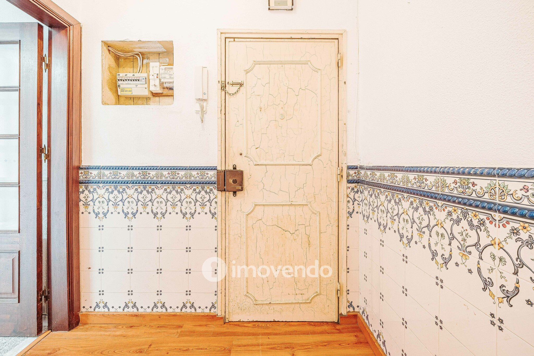 Apartamento T3 vazio, com áreas generosas, no Barreiro