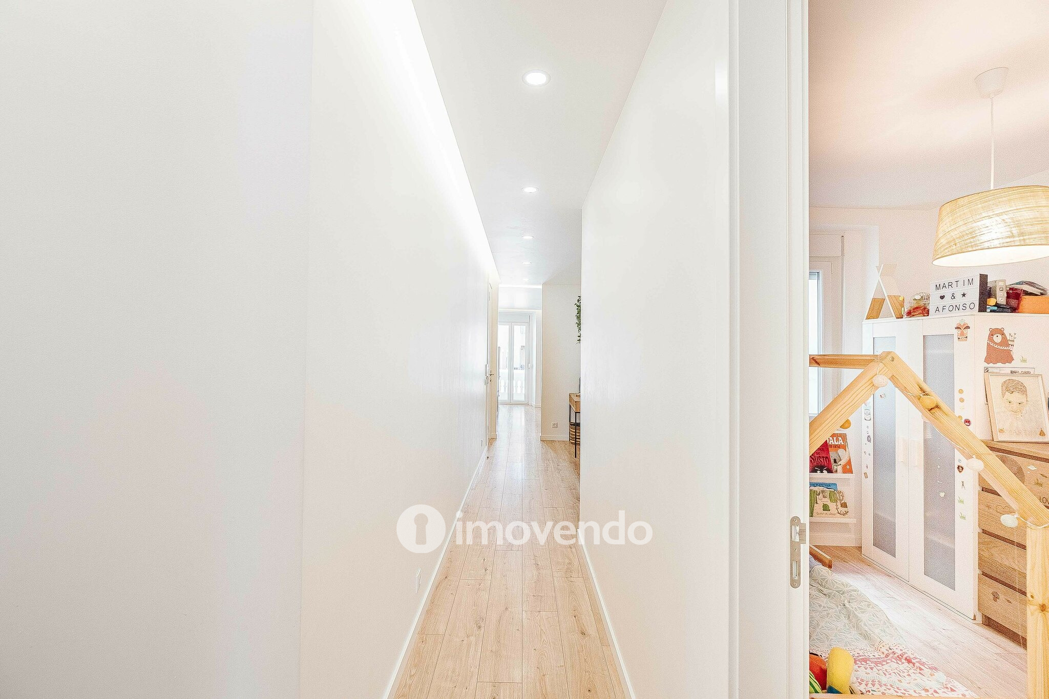 Apartamento T3+1 remodelado, com cozinha equipada, em Arroios