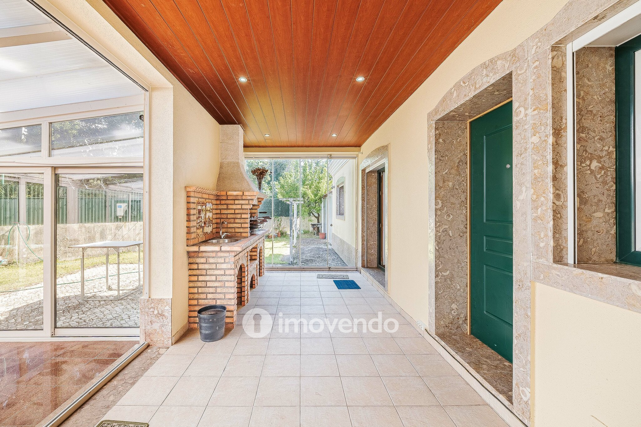 Moradia T4, com condomínio com piscina, em Almargem do Bispo