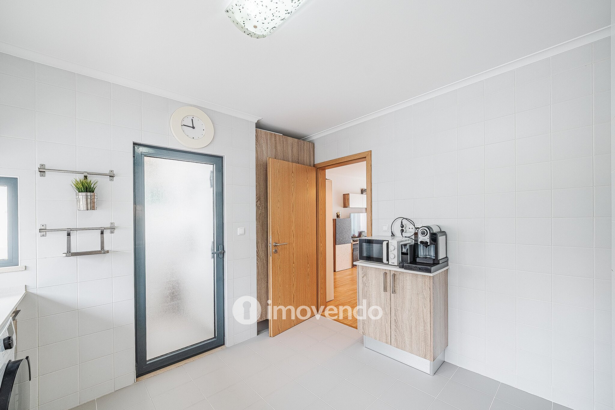 Apartamento T3, com estacionamento e terraço, em Loures