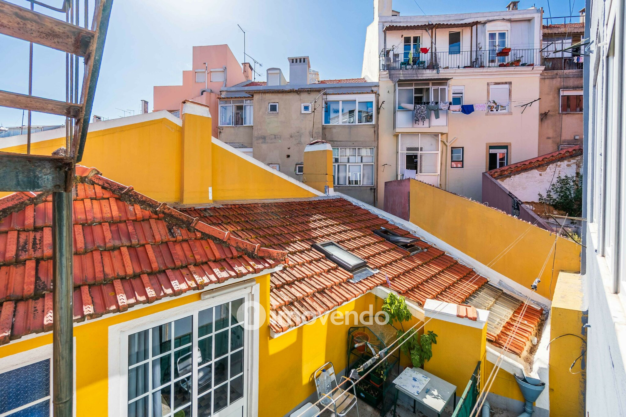 Apartamento T3+1 remodelado, com cozinha equipada, em Arroios