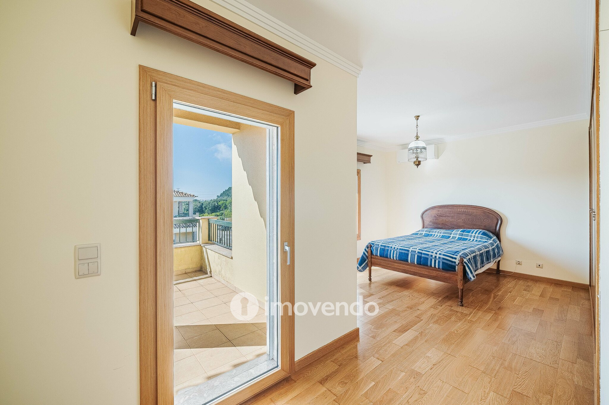 Moradia T4, com condomínio com piscina, em Almargem do Bispo