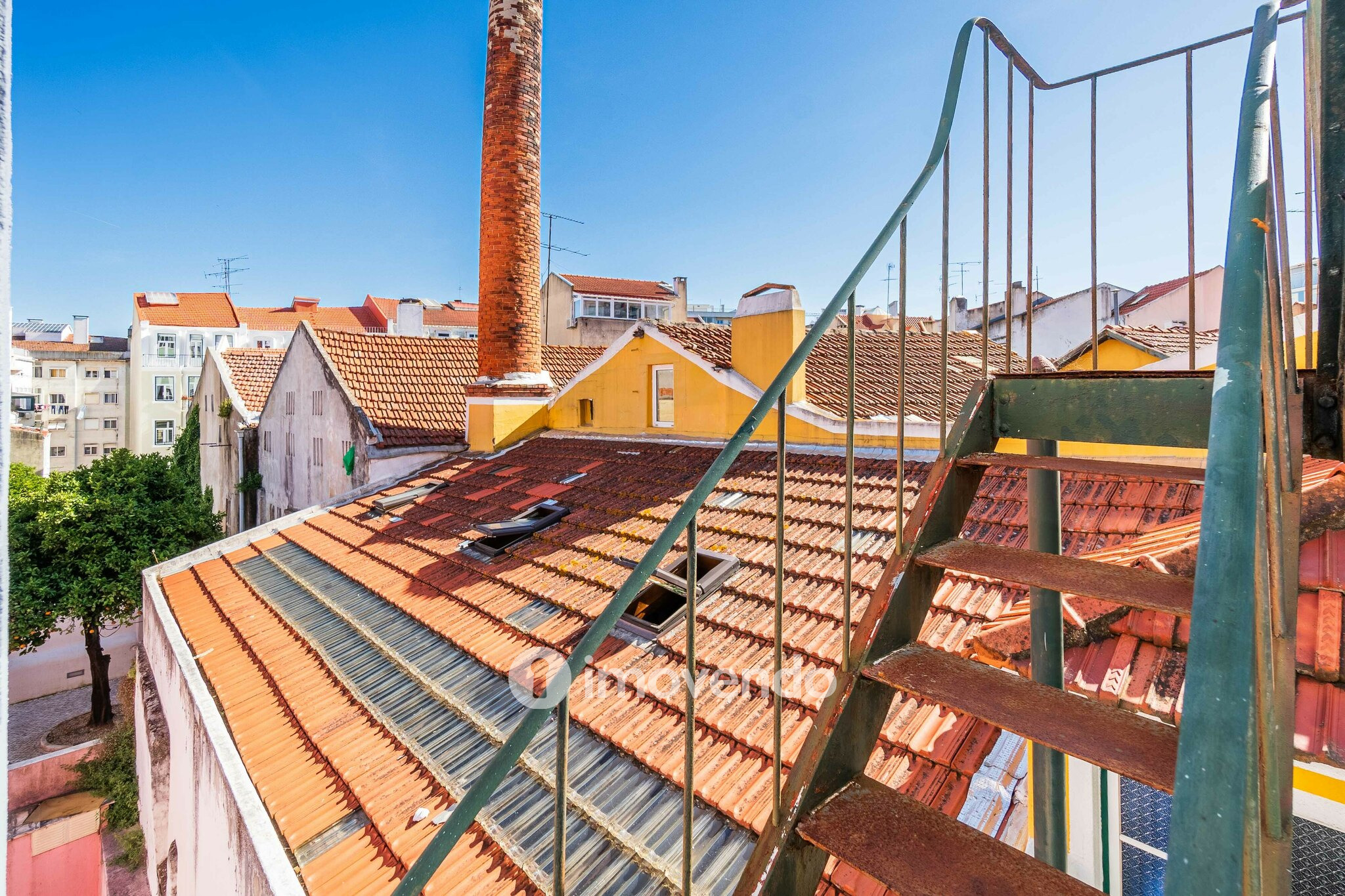 Apartamento T3+1 remodelado, com cozinha equipada, em Arroios