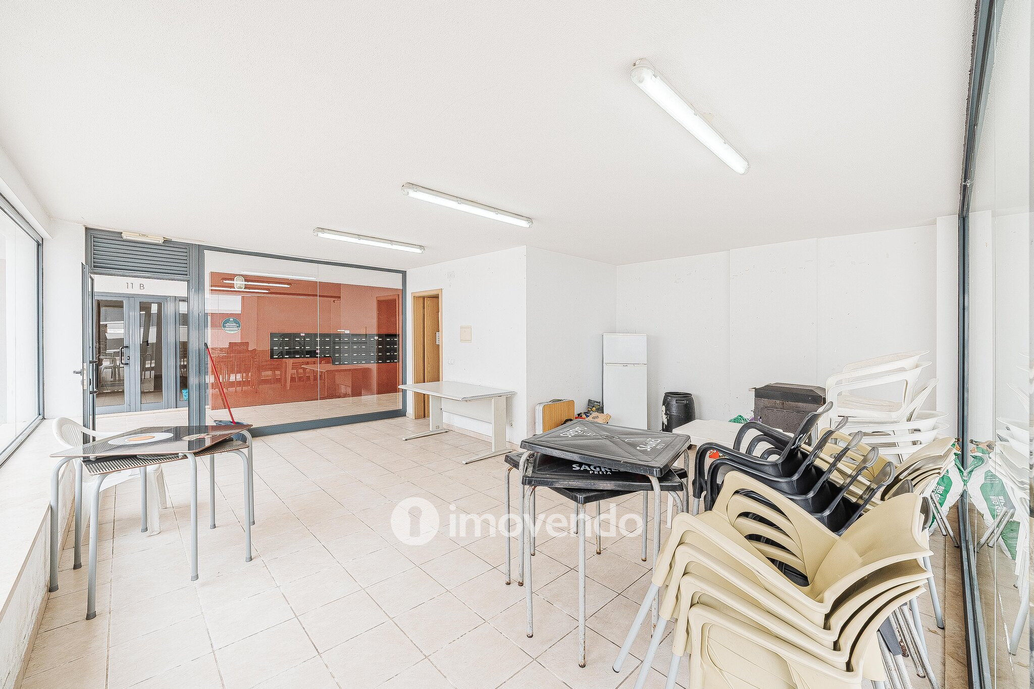 Apartamento T3, com estacionamento e terraço, em Loures