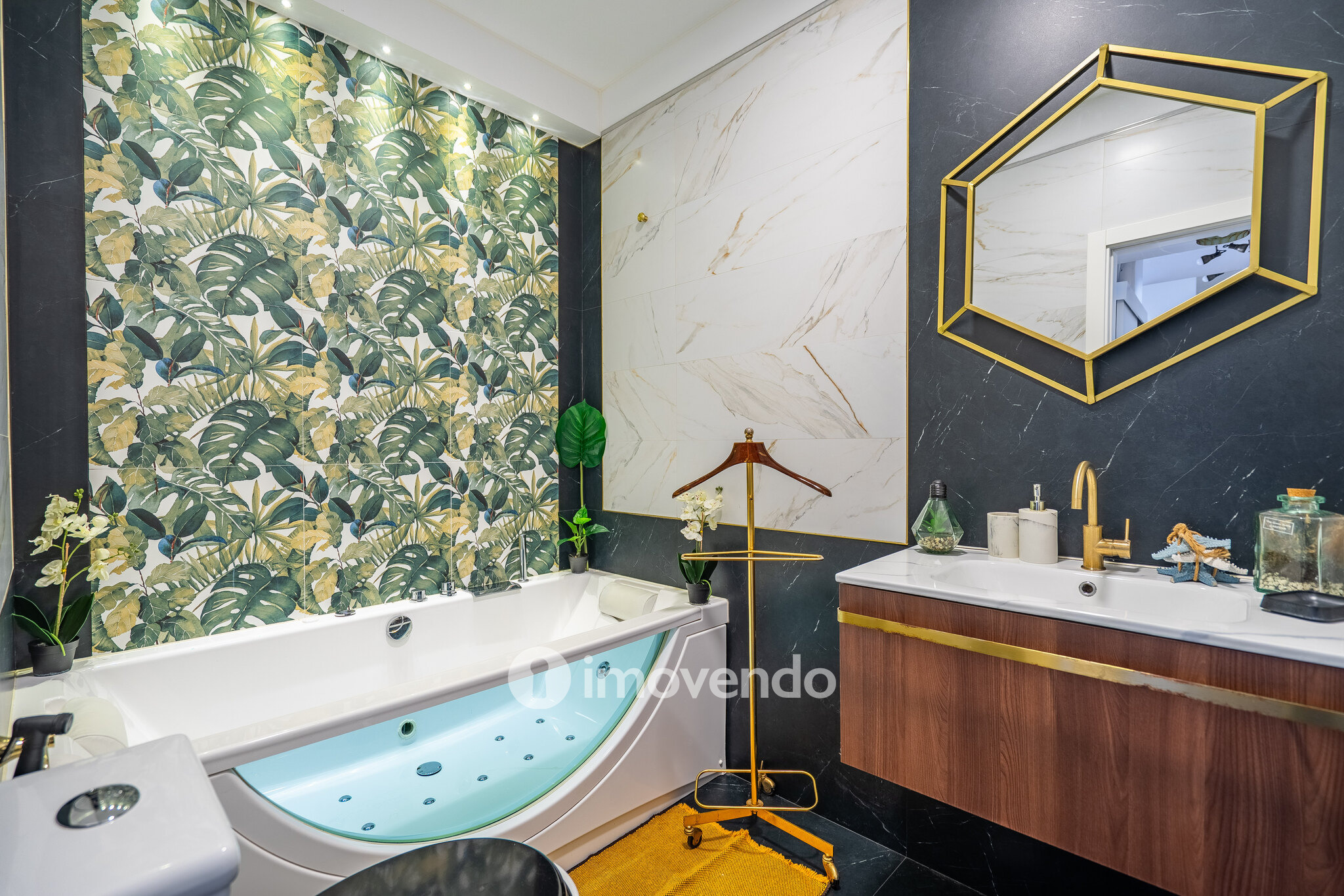Apartamento T3+1 com áreas amplas e cozinha equipada, no Lumiar