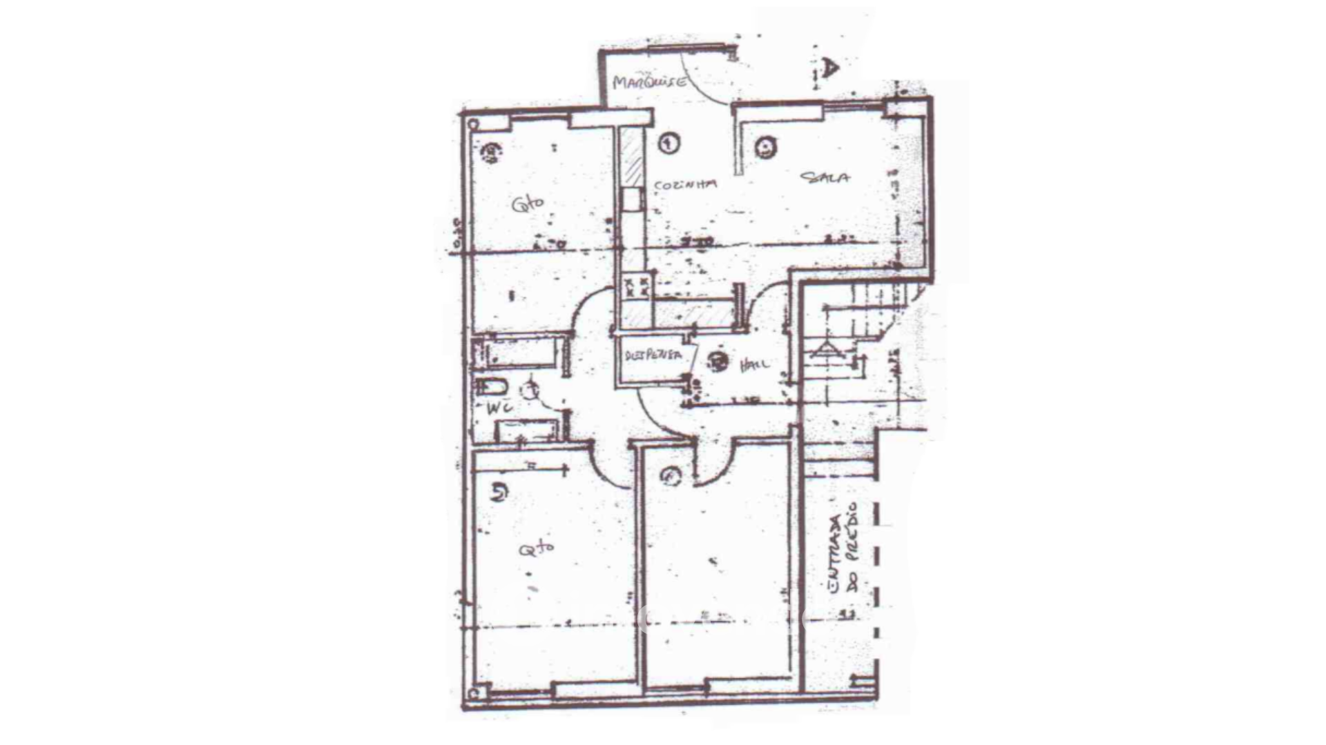 Apartamento T3 vazio, com áreas generosas, no Barreiro