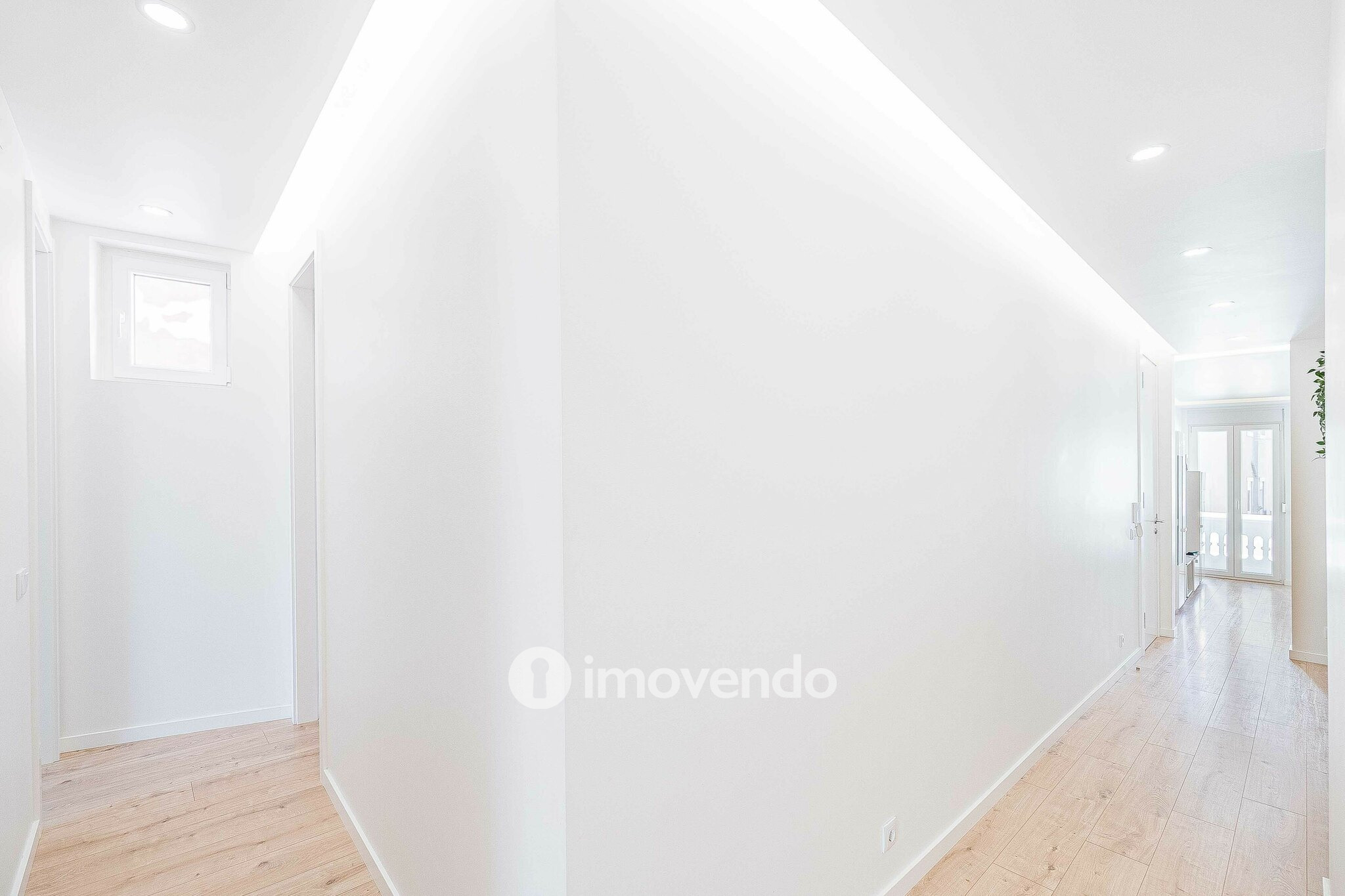 Apartamento T3+1 remodelado, com cozinha equipada, em Arroios