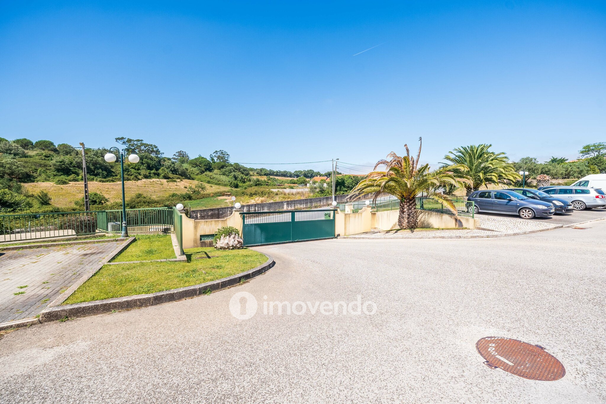 Moradia T4, com condomínio com piscina, em Almargem do Bispo