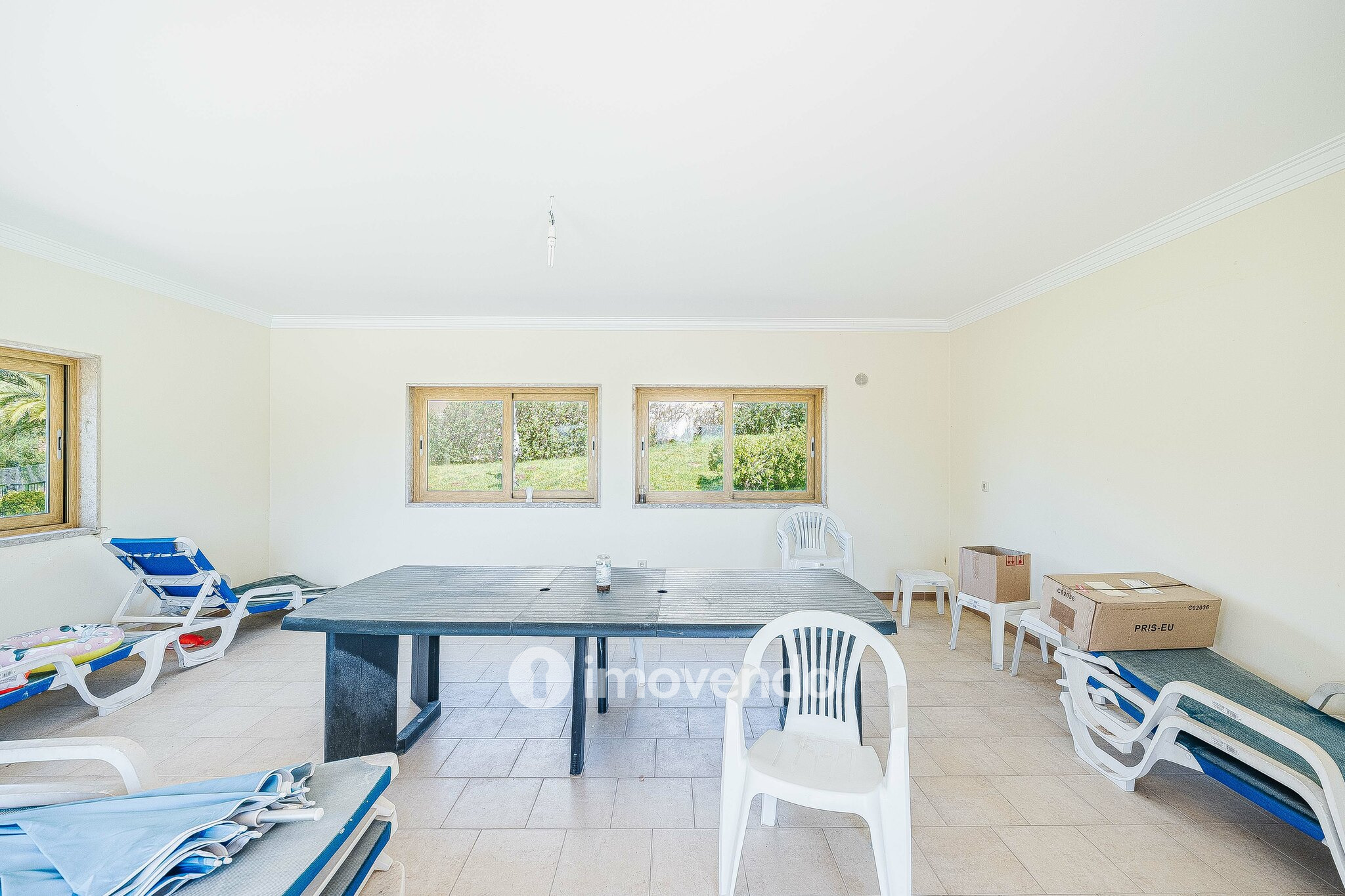 Moradia T4, com condomínio com piscina, em Almargem do Bispo