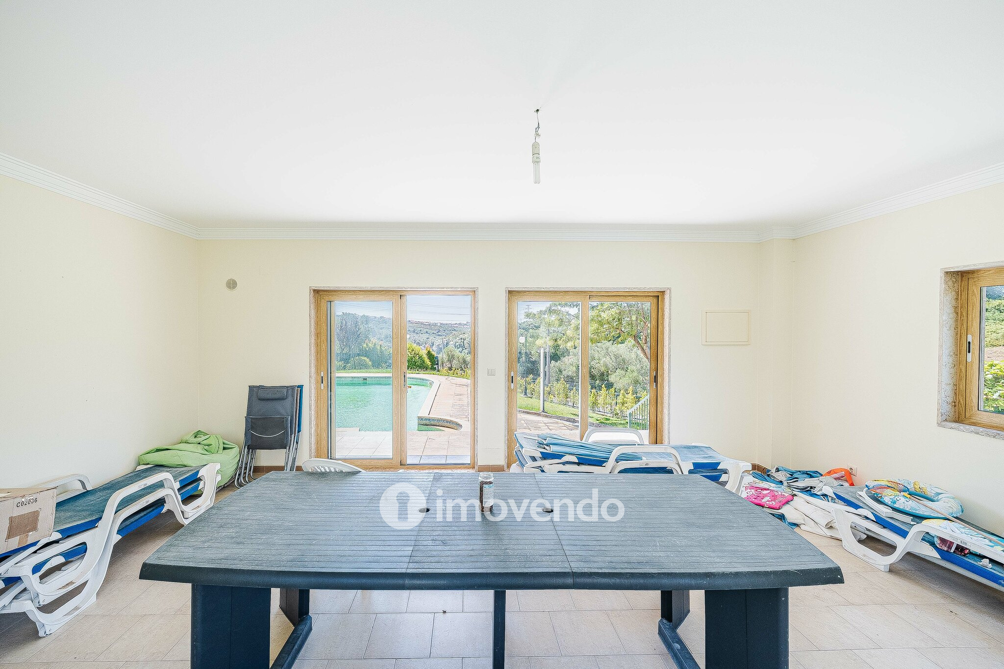Moradia T4, com condomínio com piscina, em Almargem do Bispo