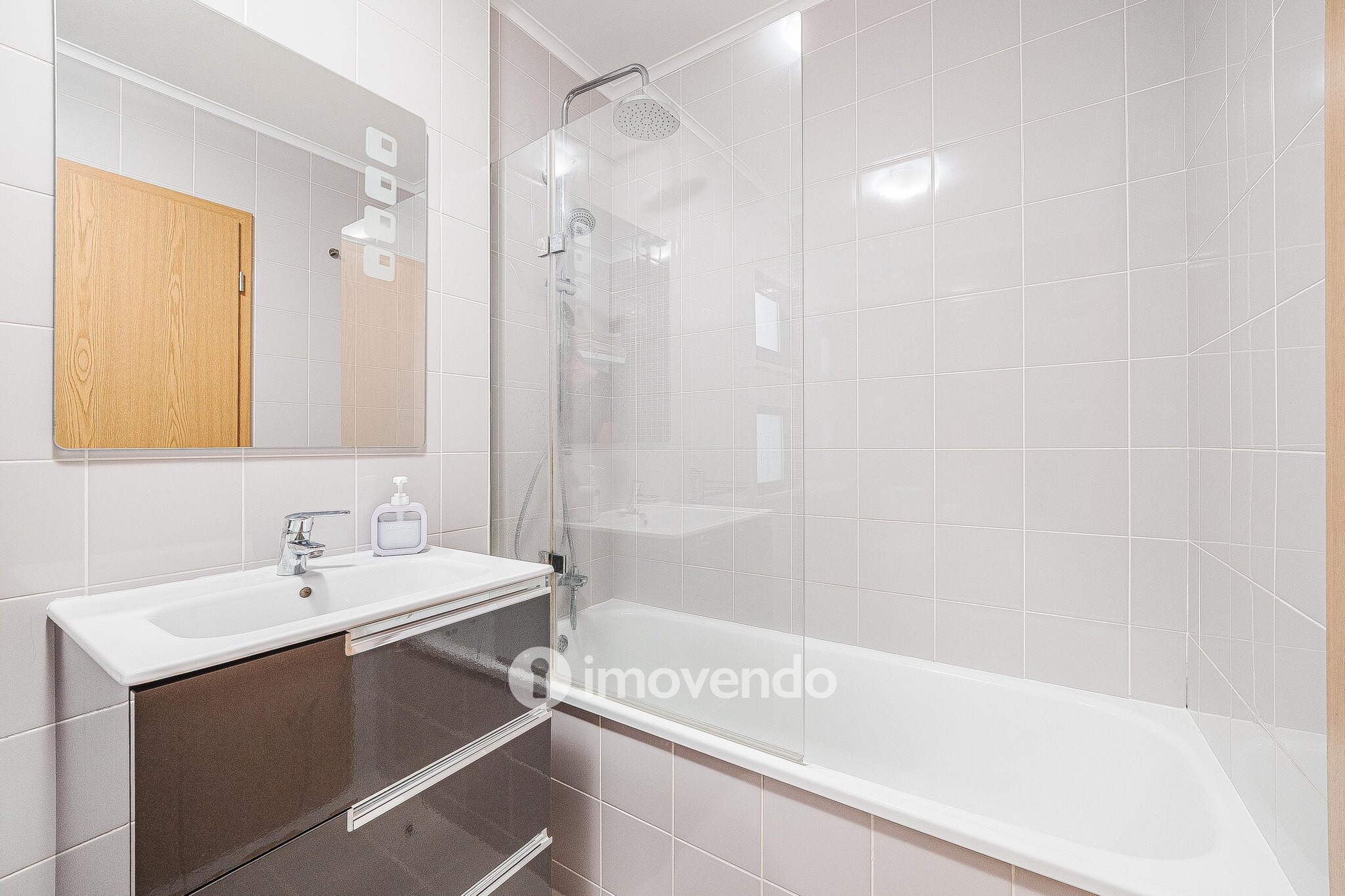 Apartamento T3, com estacionamento e terraço, em Loures