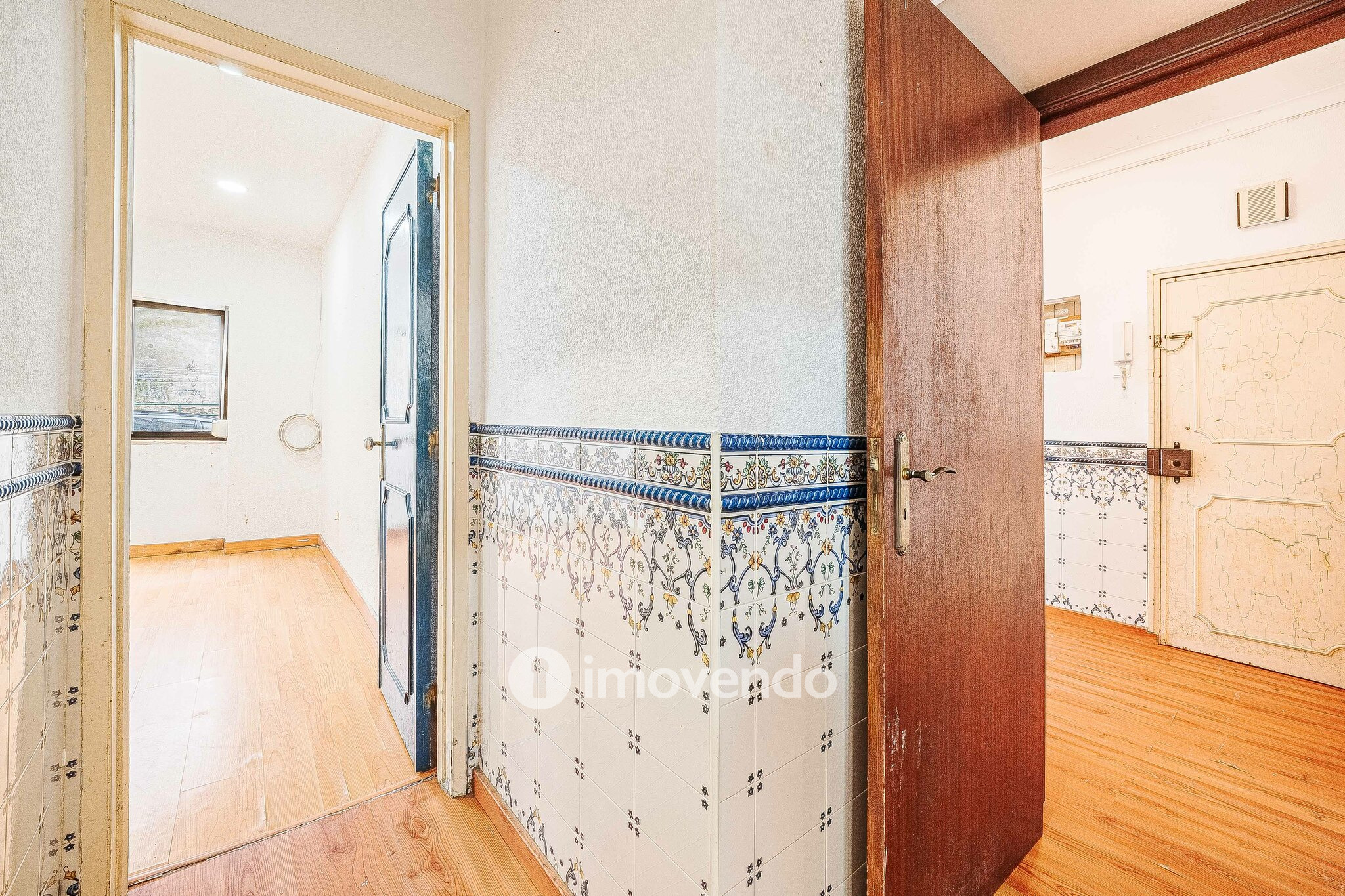 Apartamento T3 vazio, com áreas generosas, no Barreiro