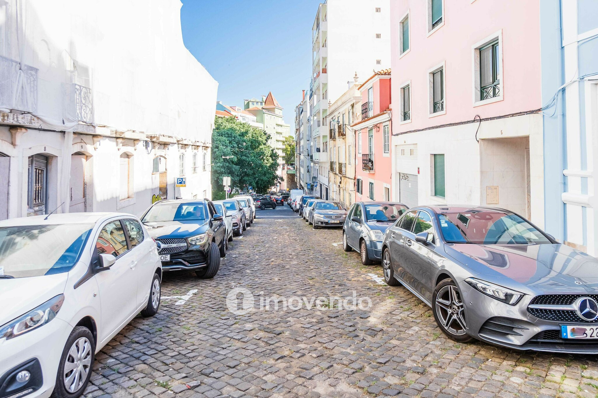 Apartamento T3+1 remodelado, com cozinha equipada, em Arroios