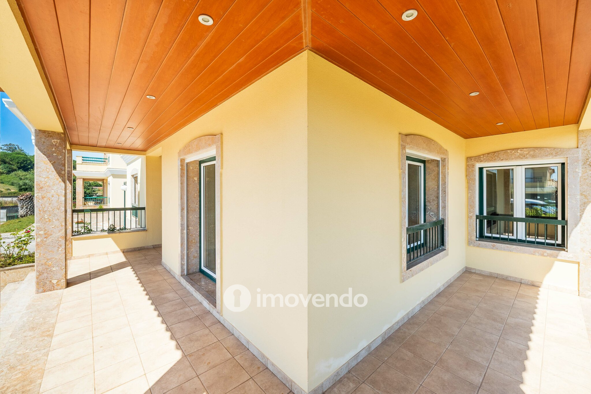Moradia T4, com condomínio com piscina, em Almargem do Bispo