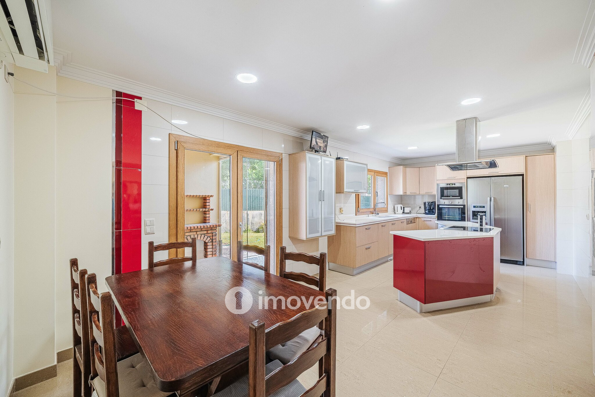 Moradia T4, com condomínio com piscina, em Almargem do Bispo