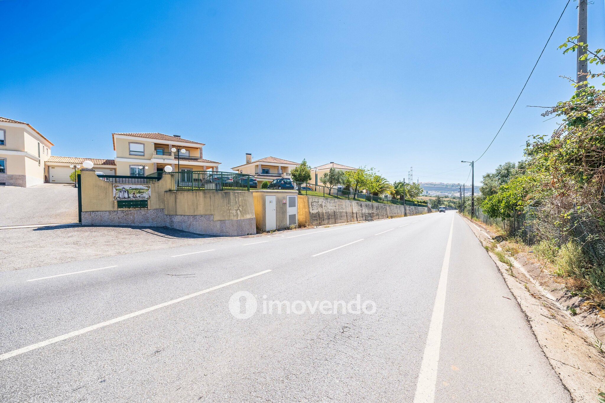 Moradia T4, com condomínio com piscina, em Almargem do Bispo