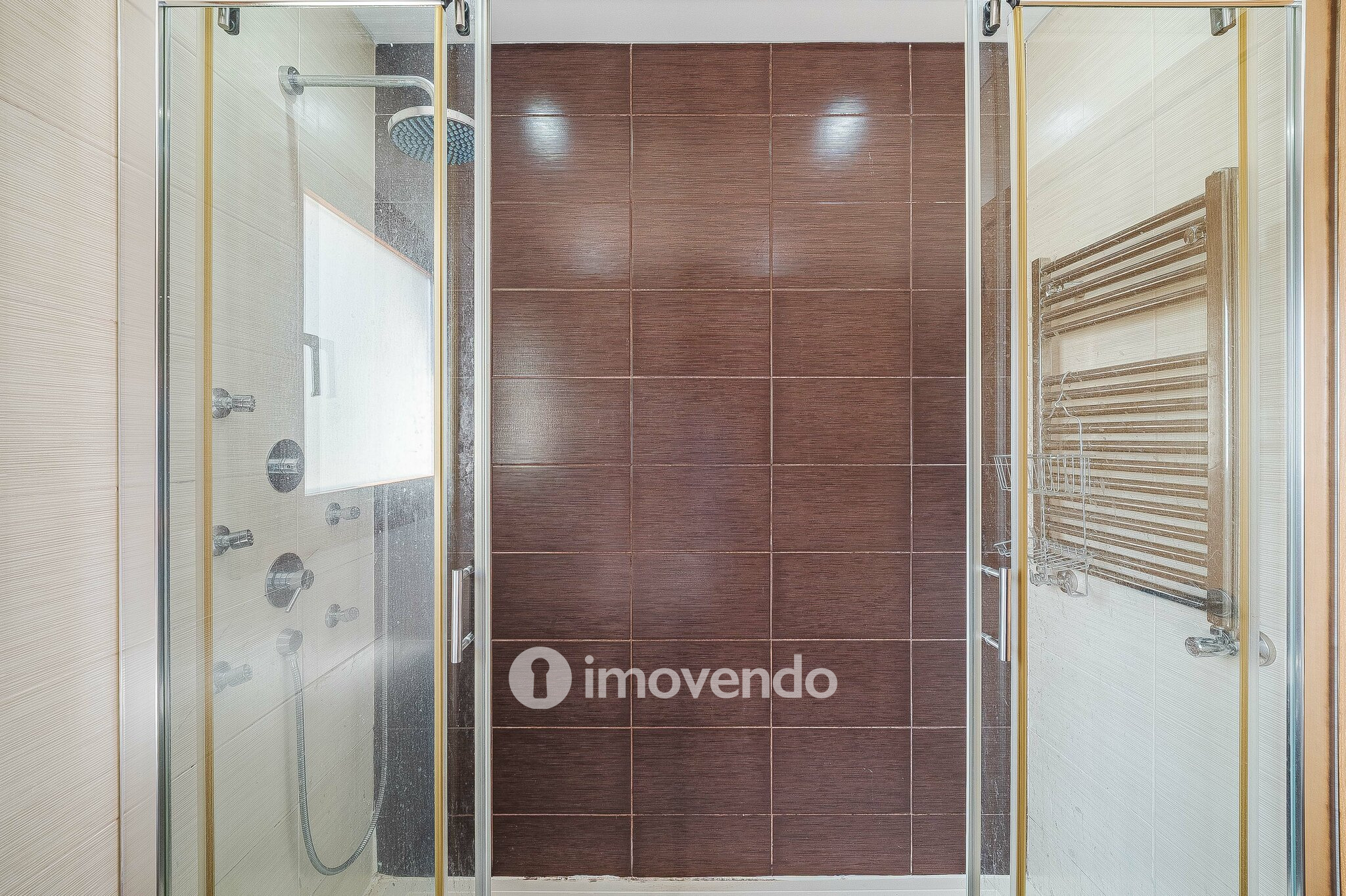 Moradia T4, com condomínio com piscina, em Almargem do Bispo