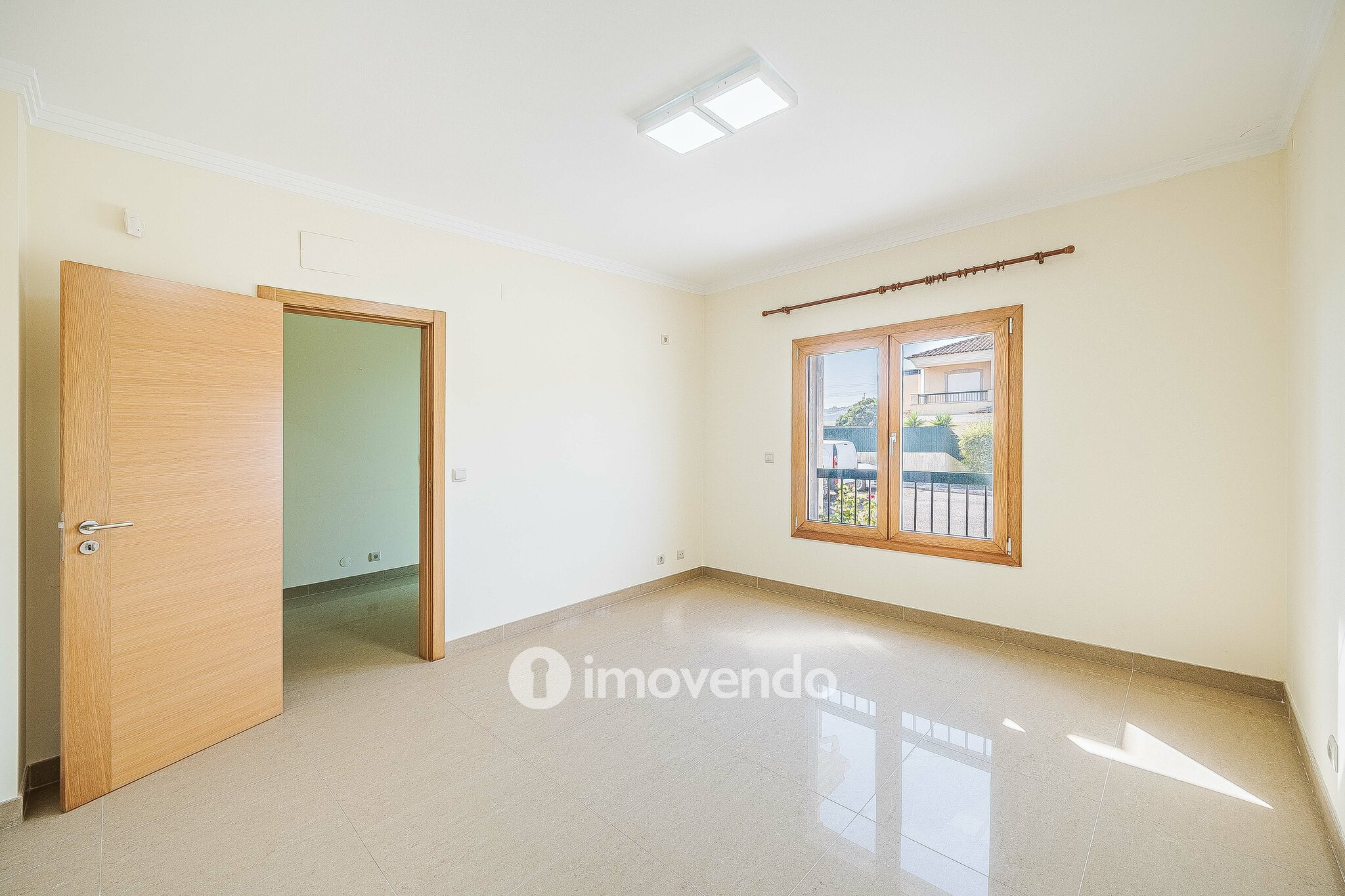 Moradia T4, com condomínio com piscina, em Almargem do Bispo