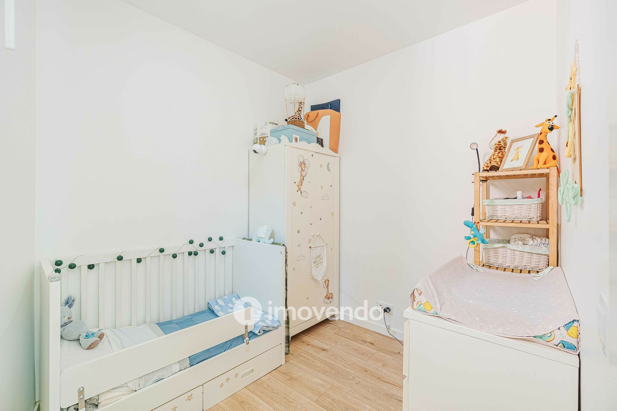 Apartamento T3+1 remodelado, com cozinha equipada, em Arroios