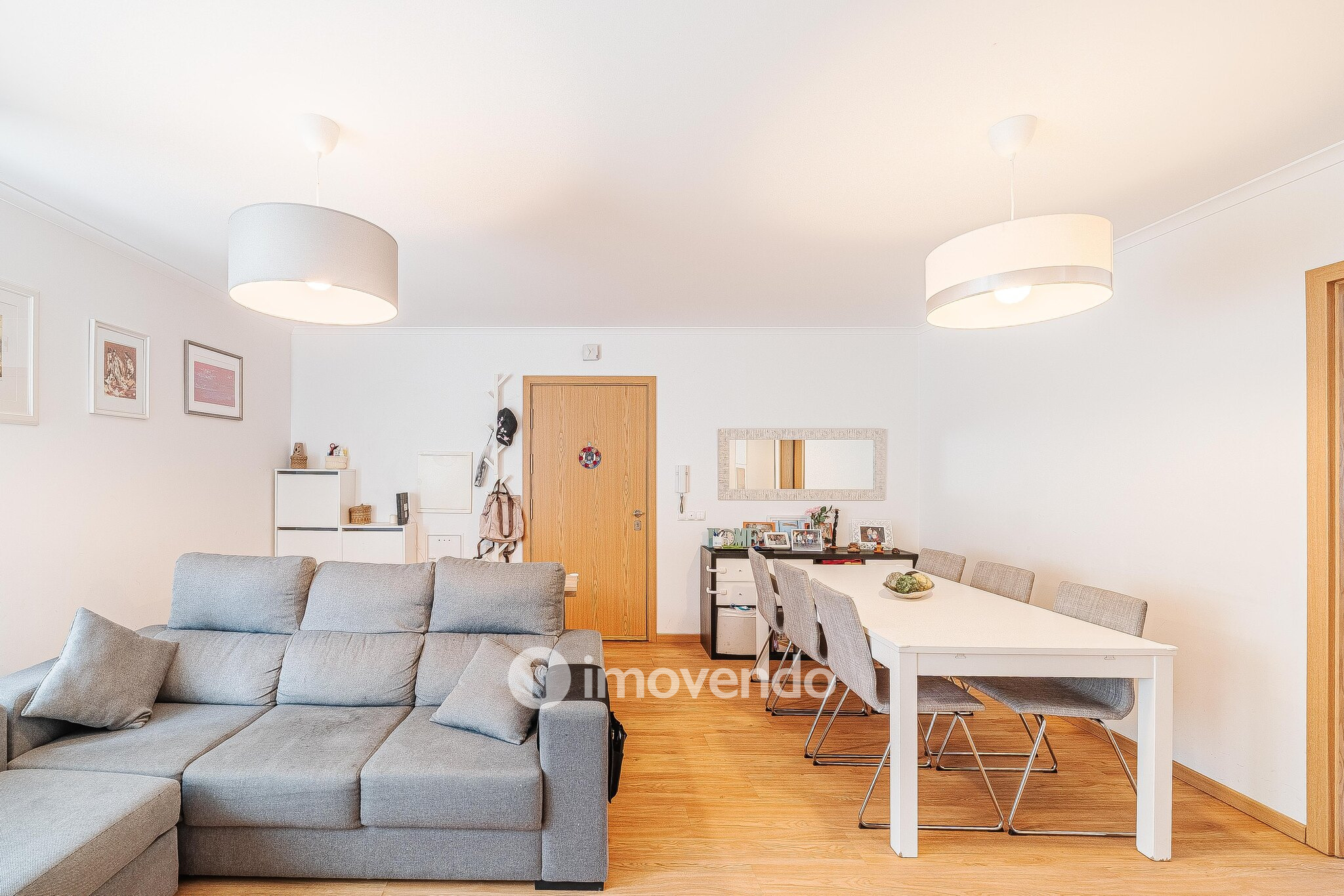 Apartamento T3, com estacionamento e terraço, em Loures